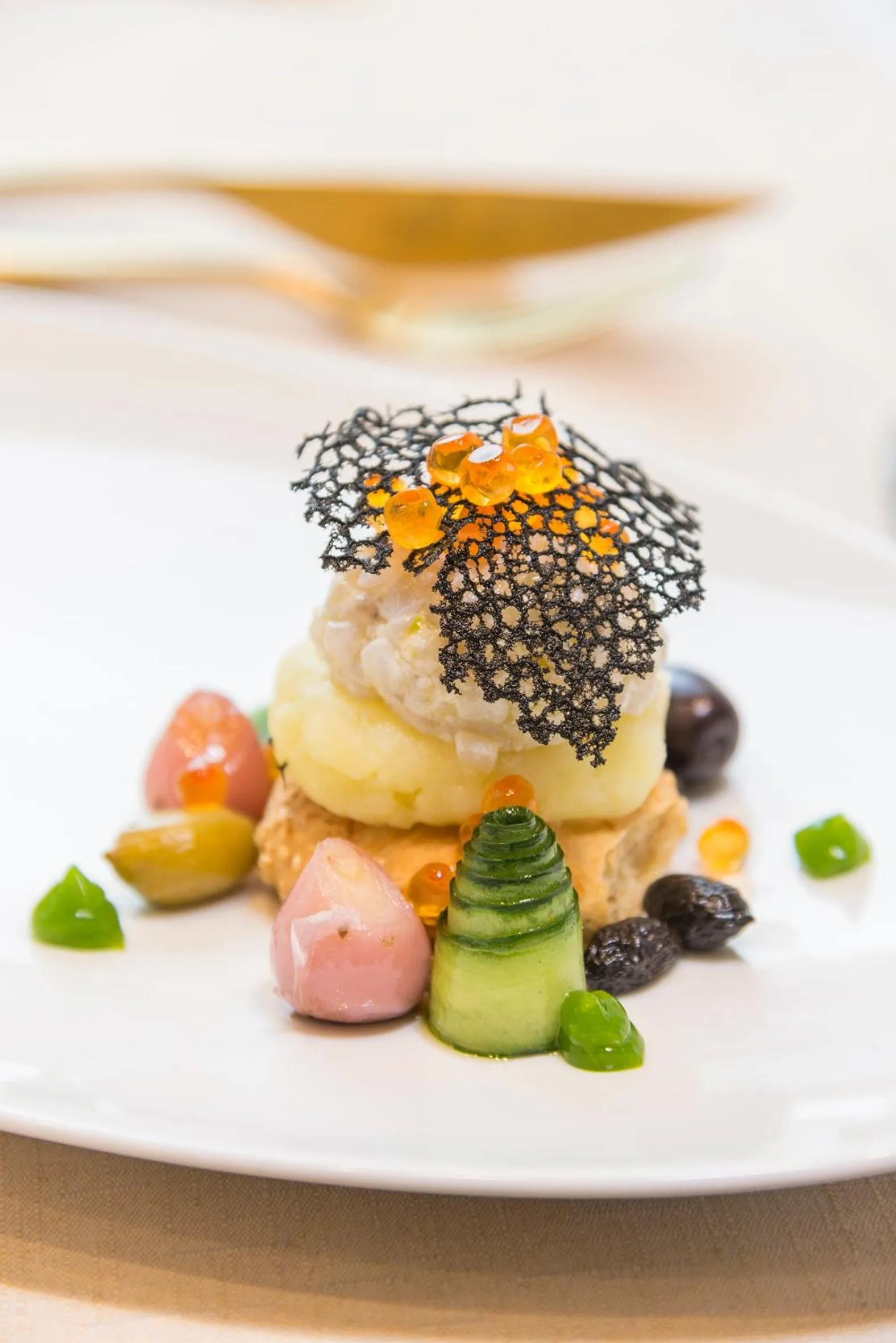 Restaurant/places to eat in Kydon The Heart City Hotel