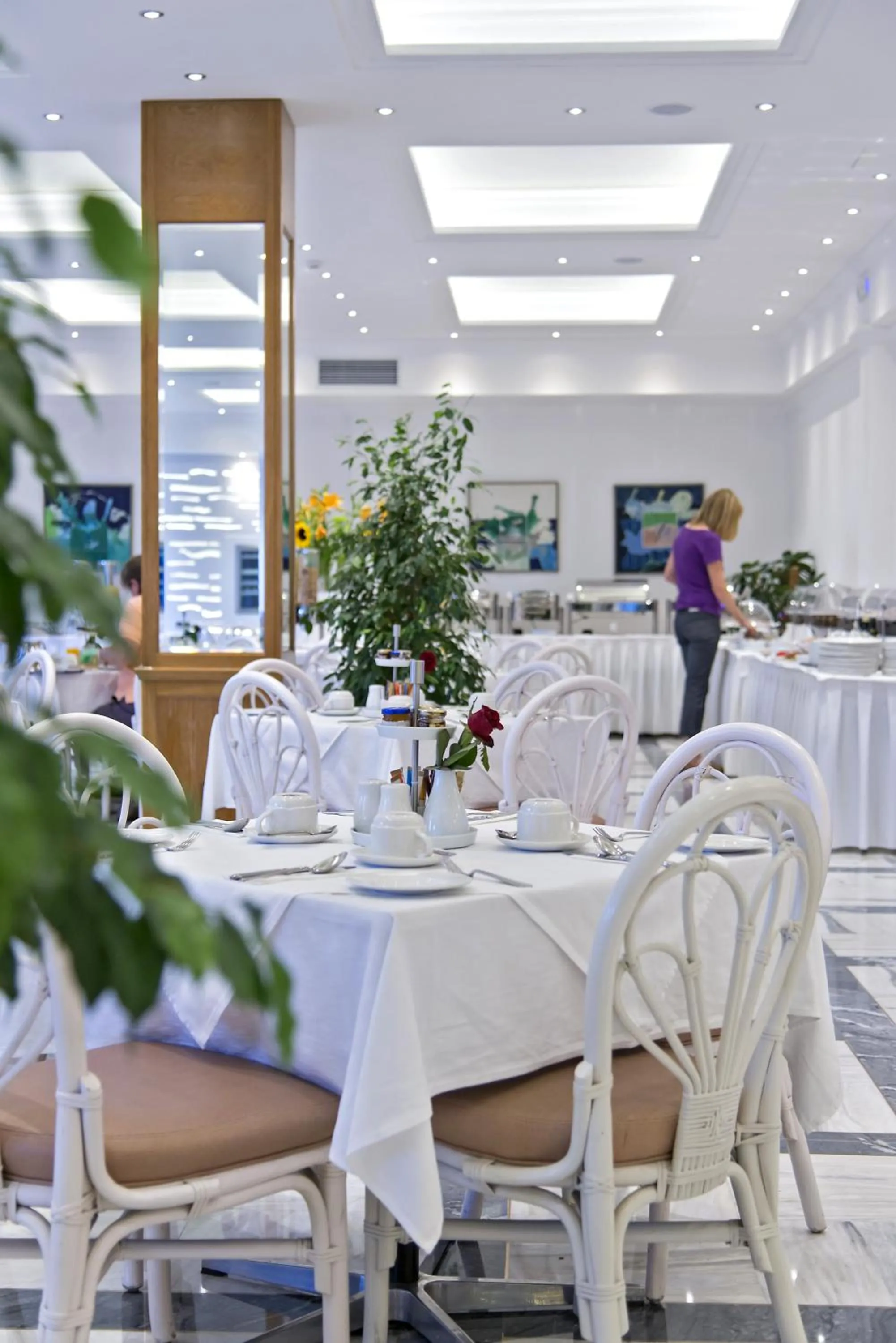 Restaurant/places to eat in Kydon The Heart City Hotel