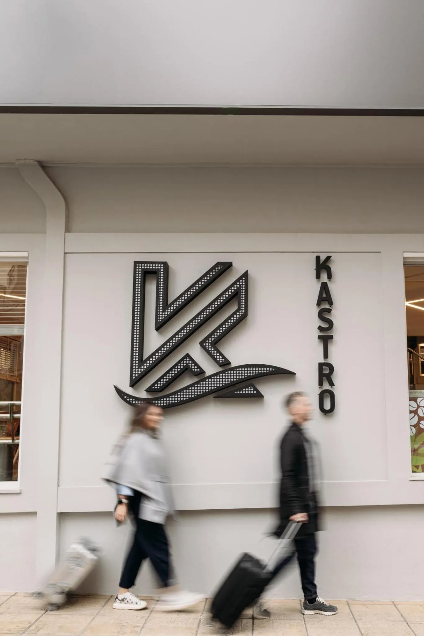 Text overlay in Kastro Hotel