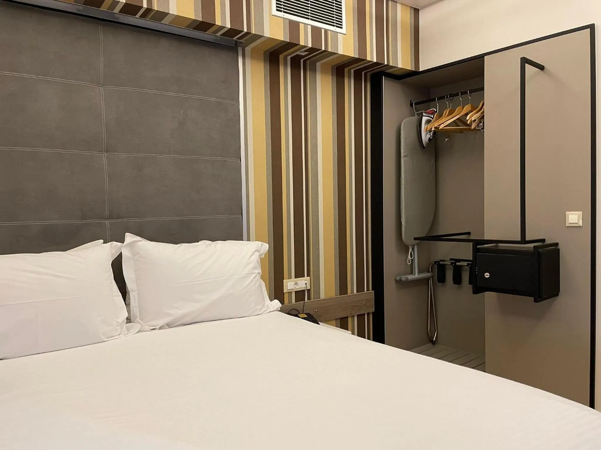 Bedroom, Bed in Kastro Hotel