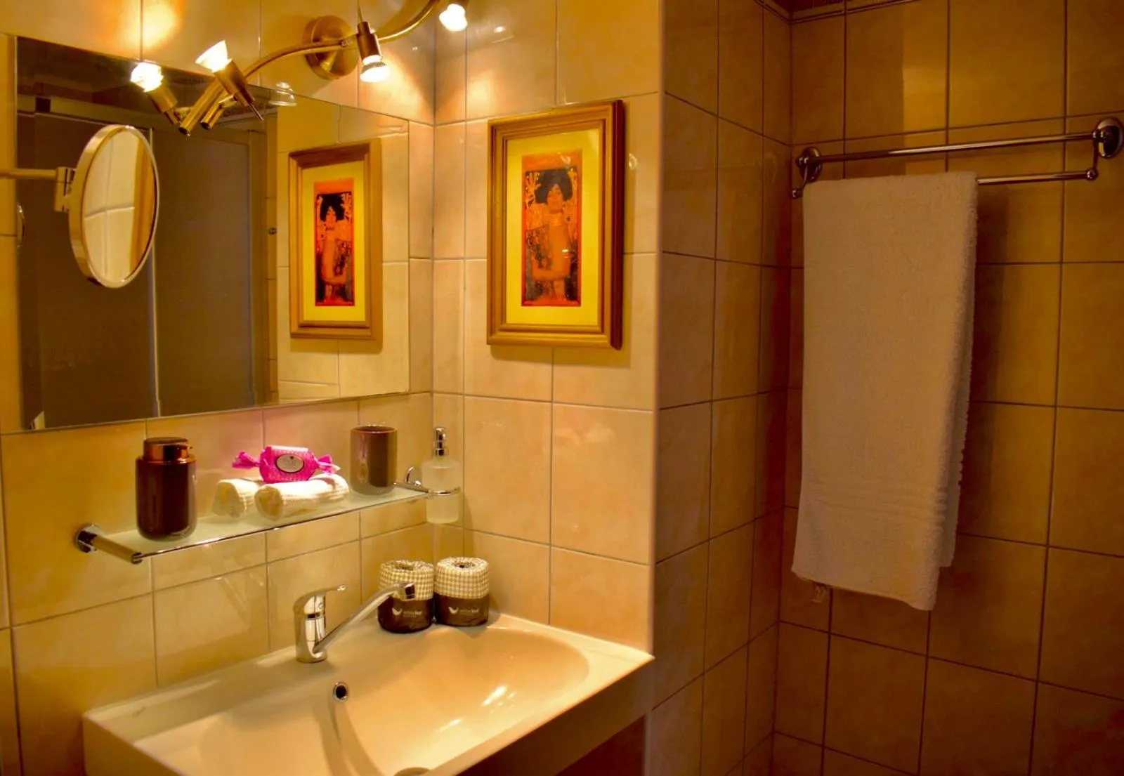 Shower in Carmen Art Hotel