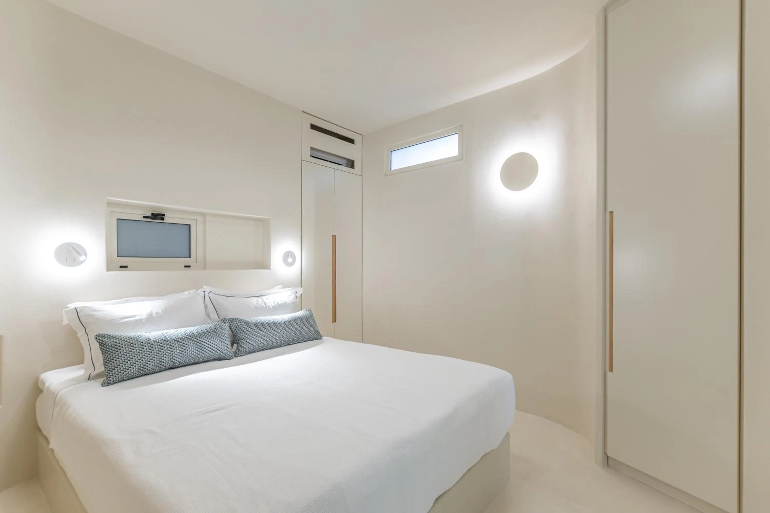 Bed in Antony Suites (Adults Only)