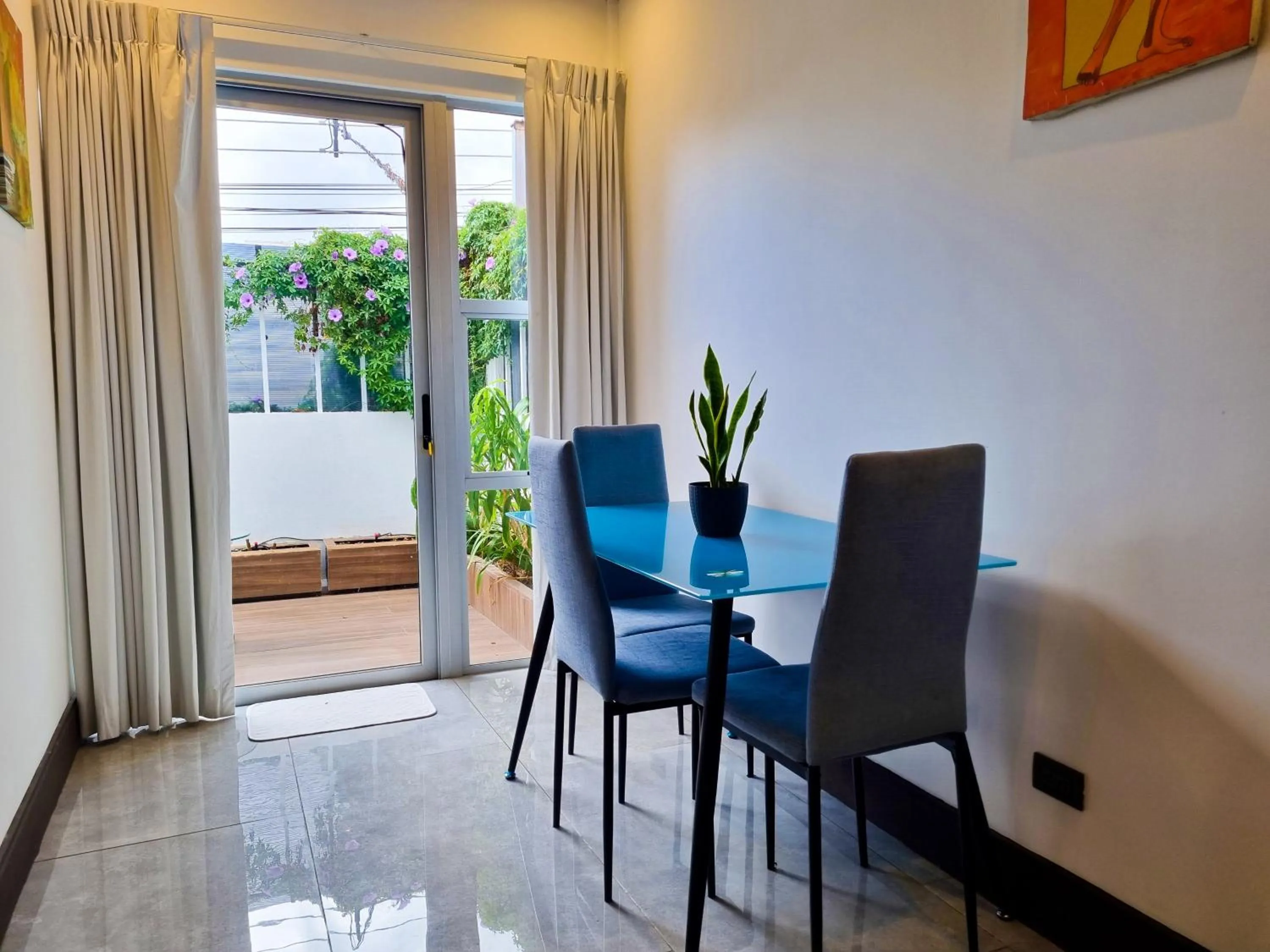 Seating area in 714 Studios