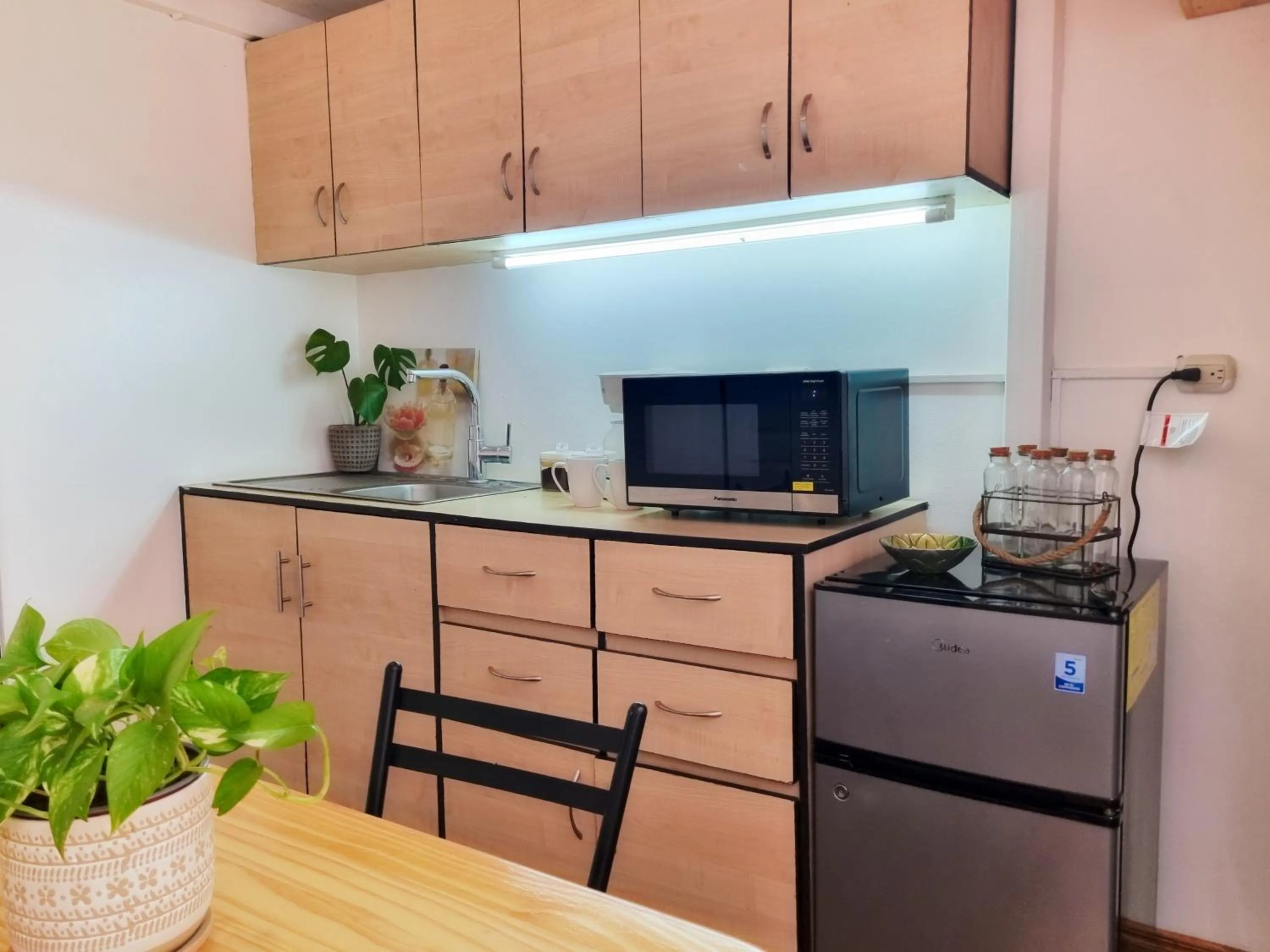 Coffee/tea facilities in 714 Studios