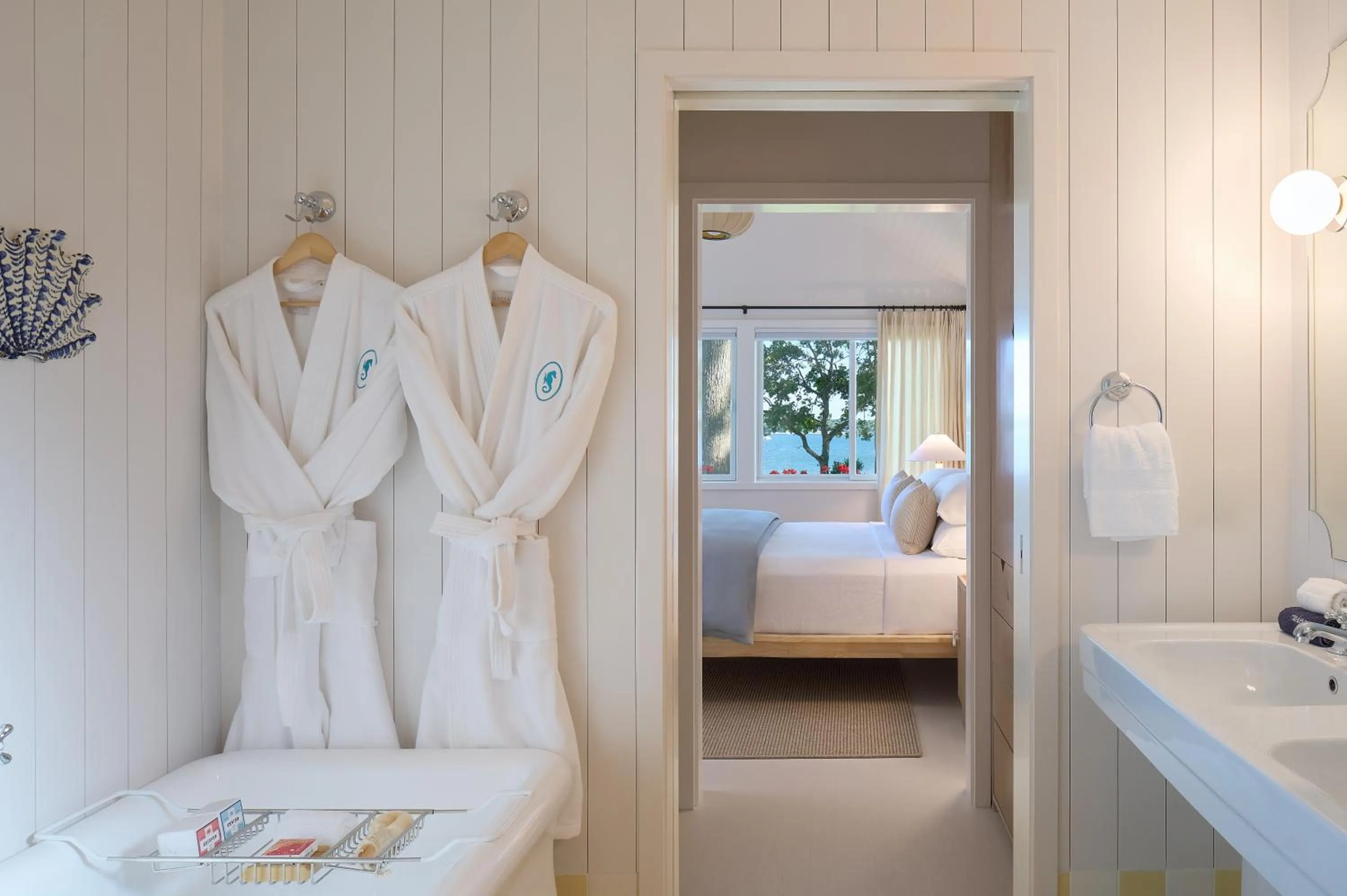 Bed in Silver Sands Motel & Beach Bungalows