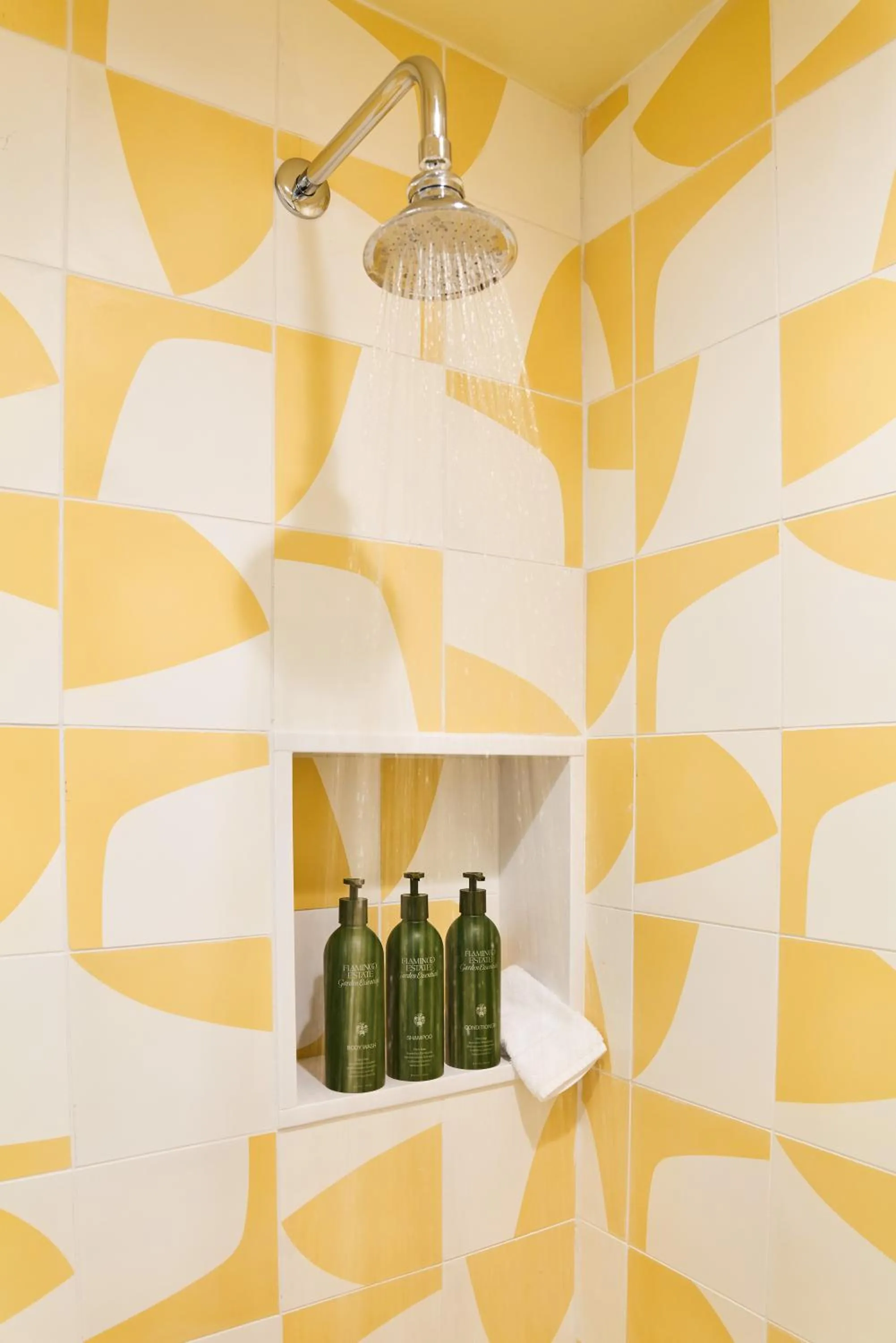 Shower in Silver Sands Motel & Beach Bungalows