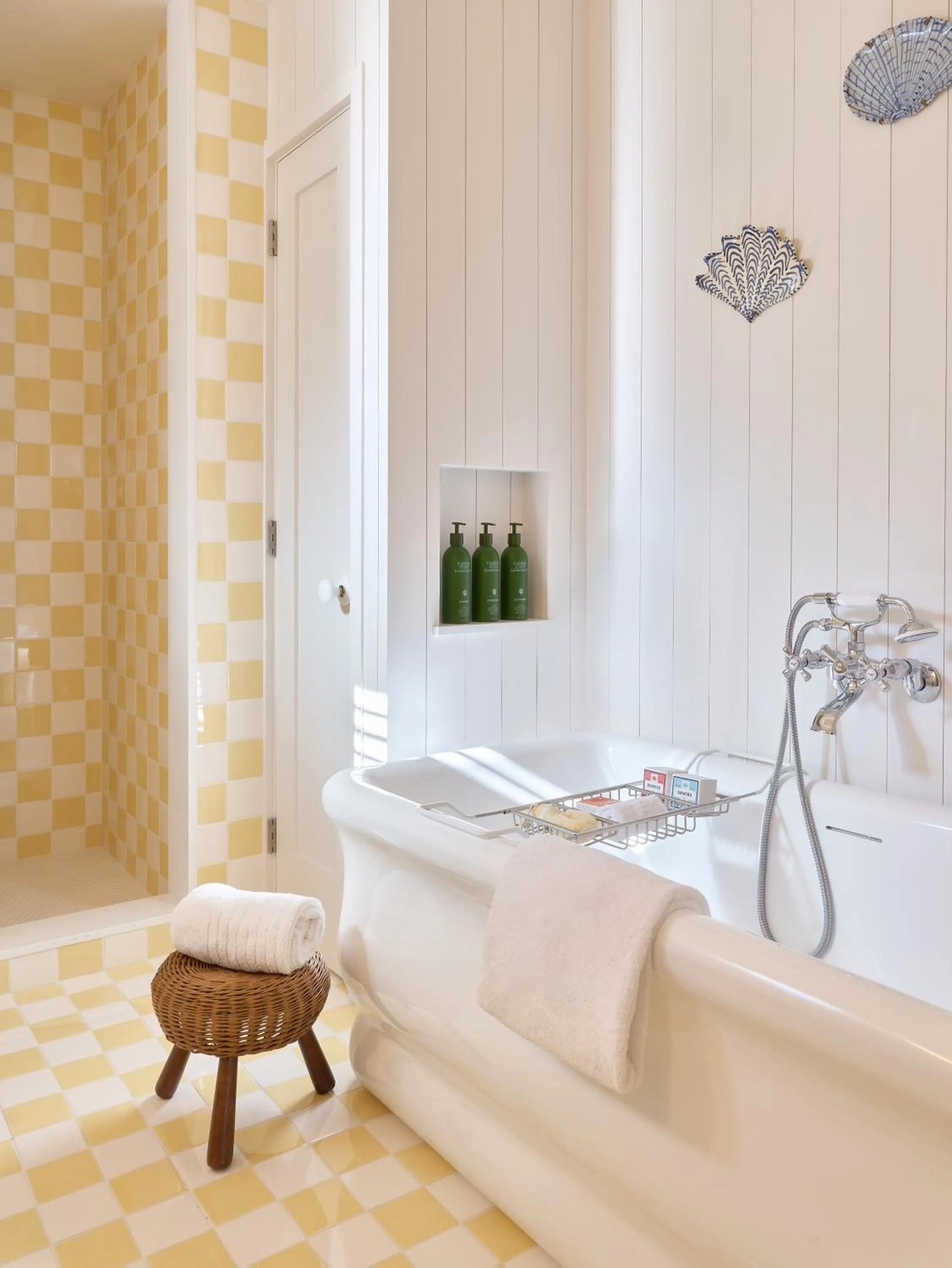 Shower in Silver Sands Motel & Beach Bungalows