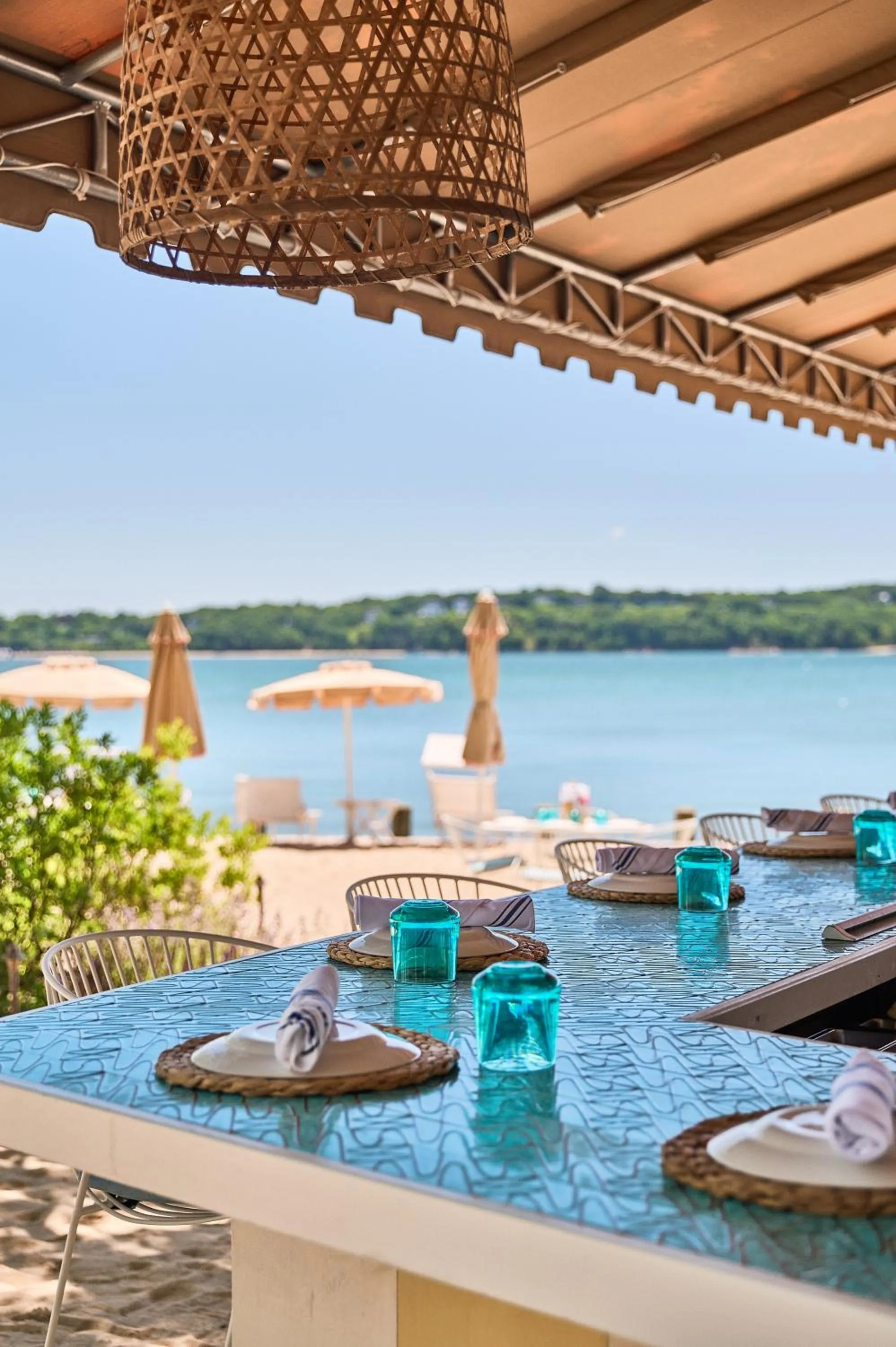 Restaurant/places to eat in Silver Sands Motel & Beach Bungalows