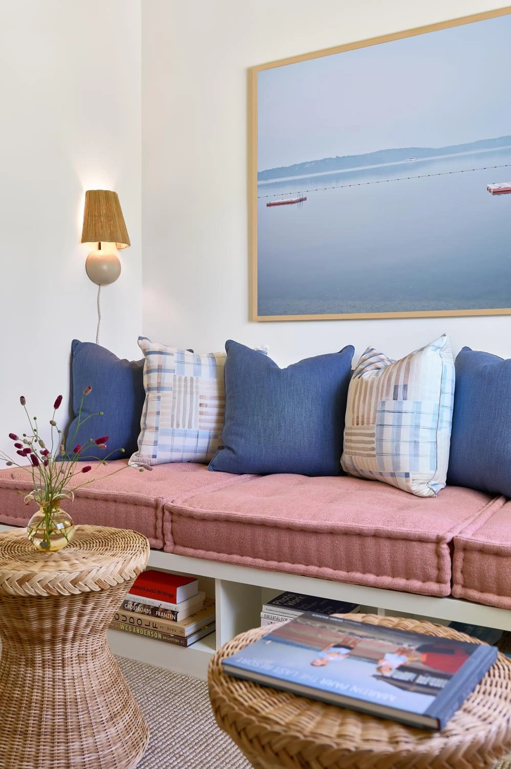 TV and multimedia in Silver Sands Motel & Beach Bungalows