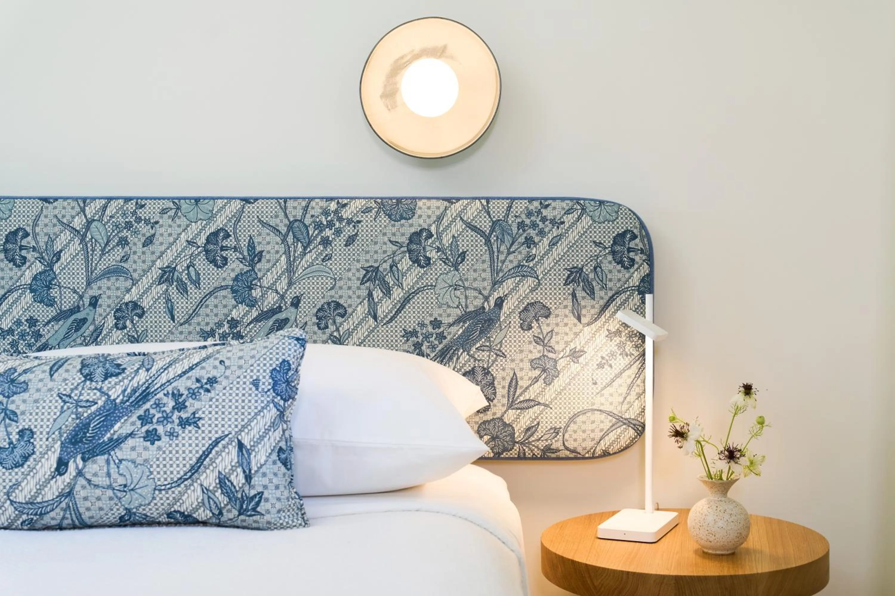 Bed in Silver Sands Motel & Beach Bungalows