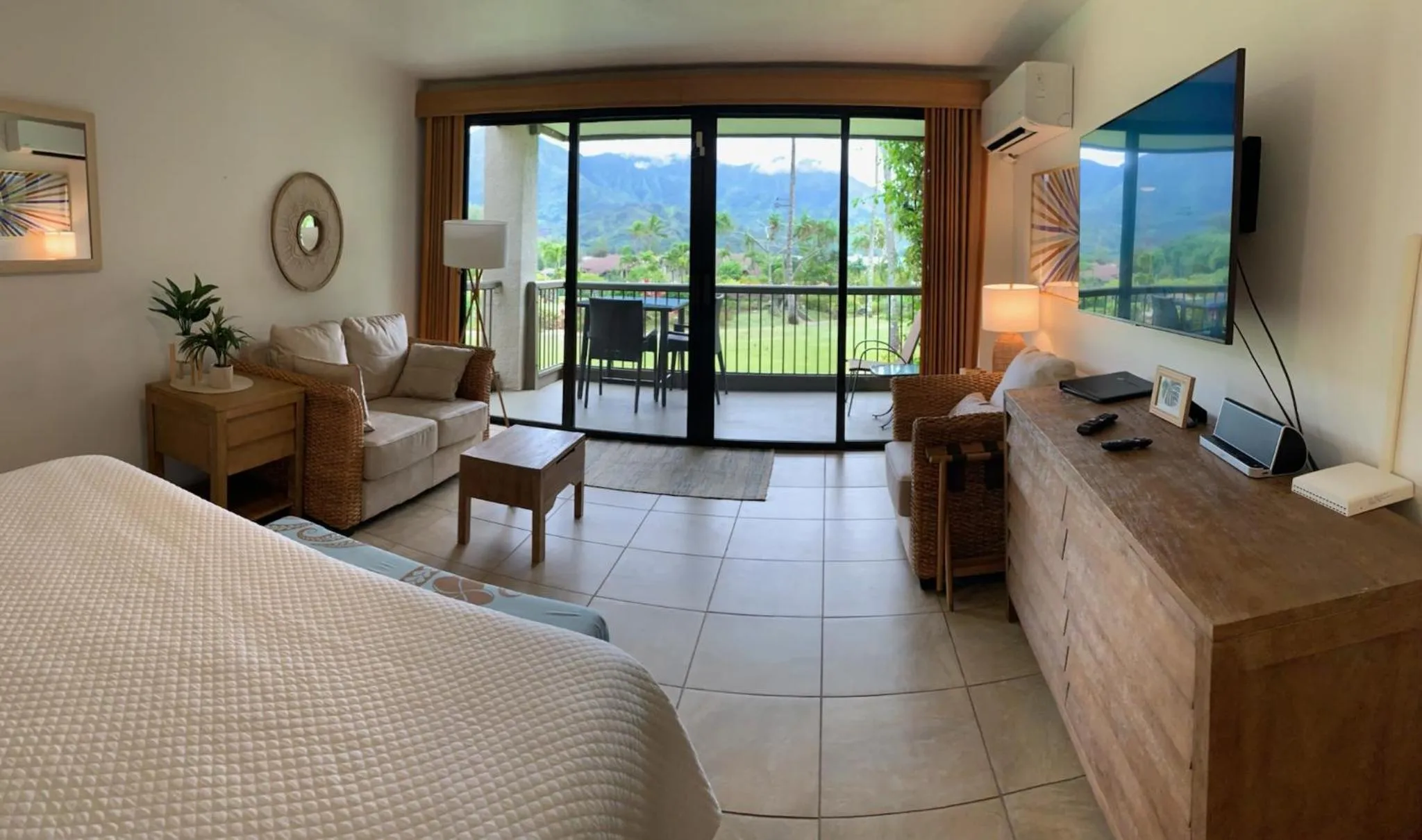 Bed in Hanalei Bay Resort BaliHi