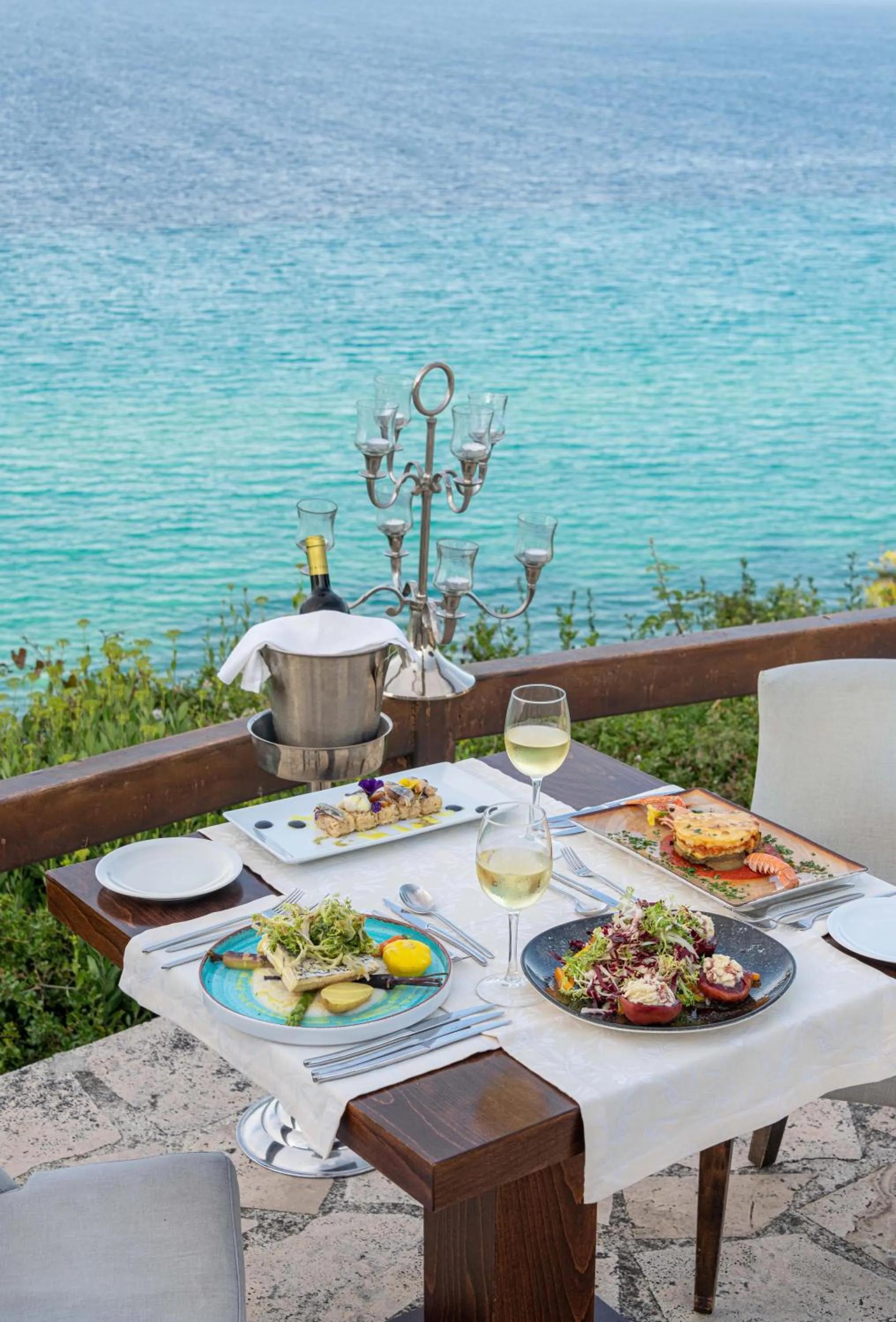 Food and drinks in Blue Bay Halkidiki - Adults Only
