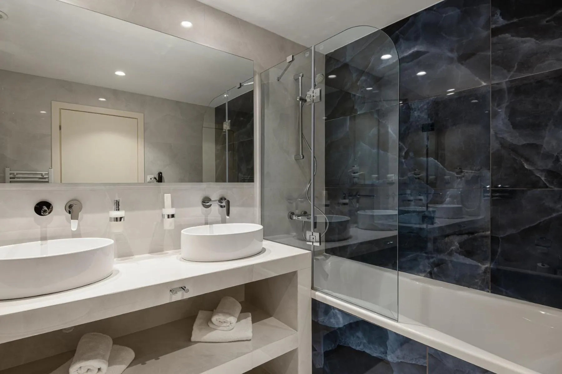 Bathroom in Blue Bay Halkidiki - Adults Only