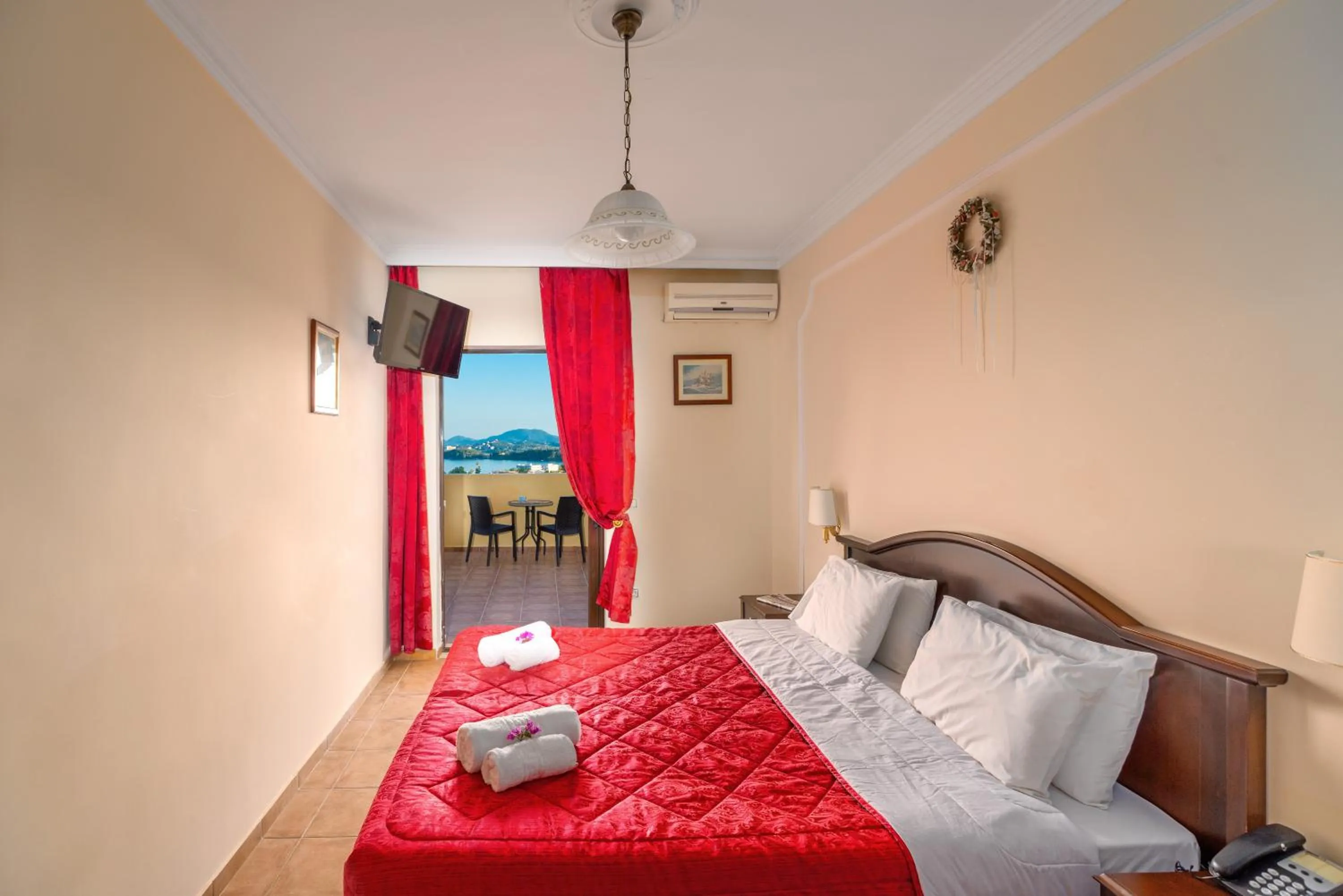 Photo of the whole room in Corfu Secret