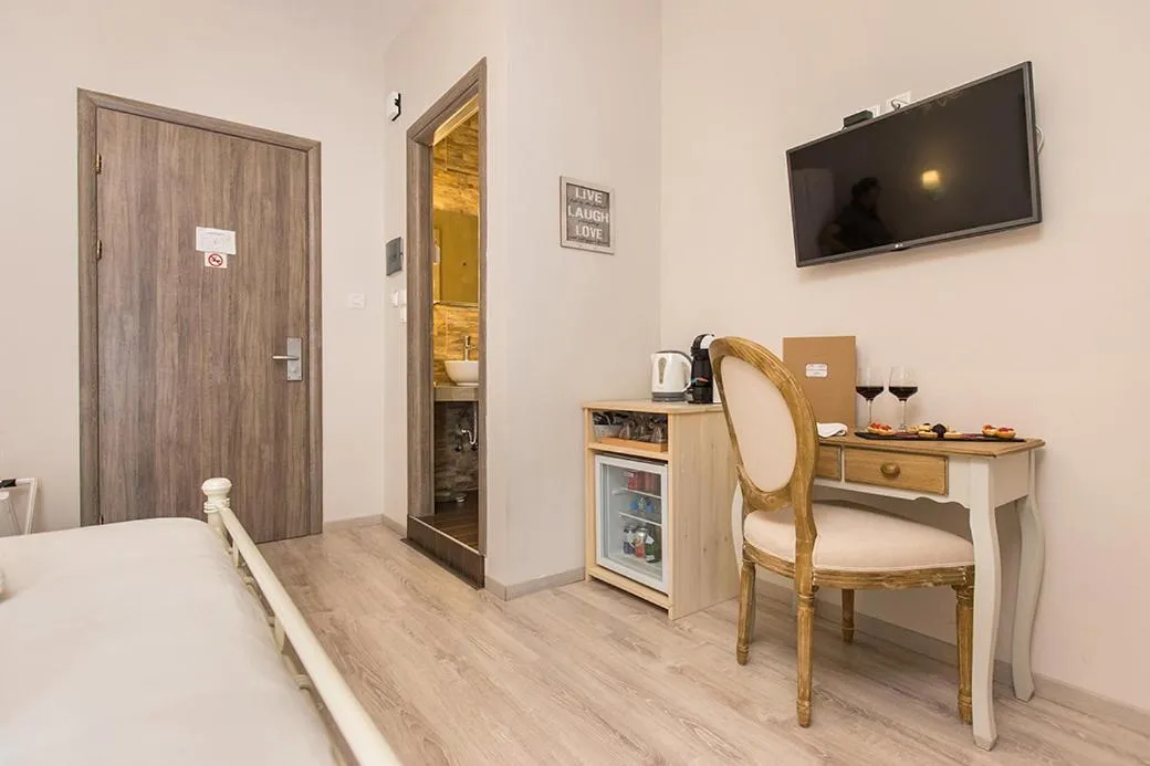 TV and multimedia in Theatro Hotel Odysseon