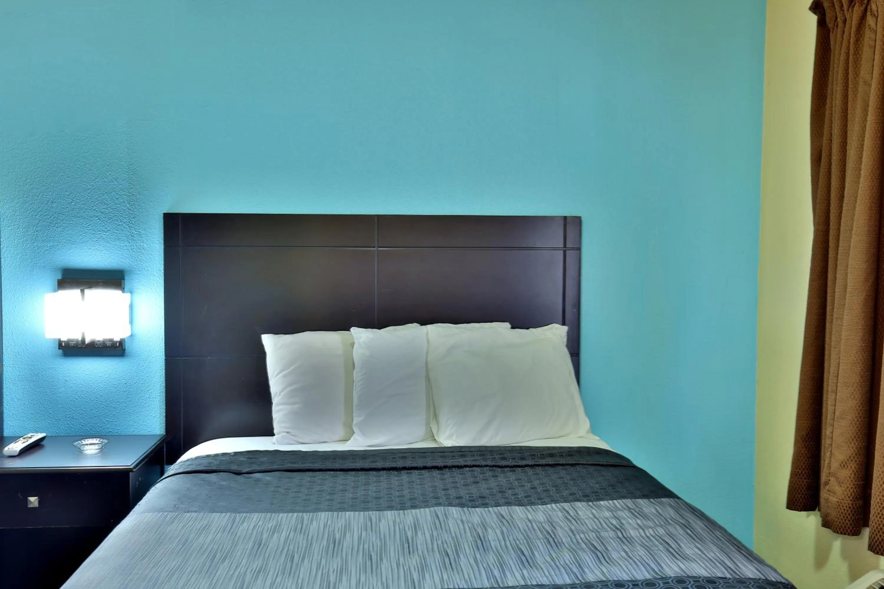 Bed in Americas Best Value Inn San Antonio Airport South