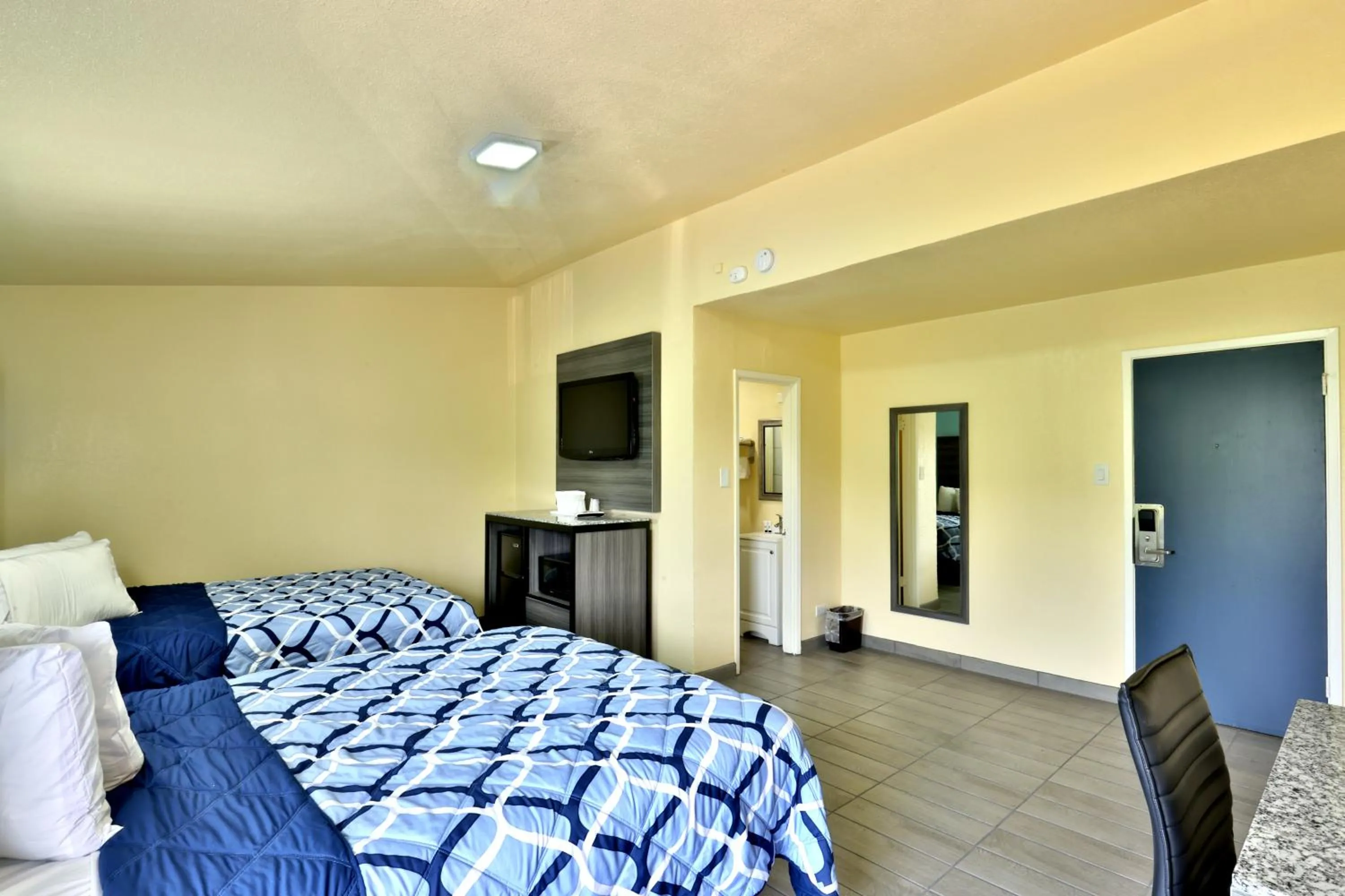 Bed in Americas Best Value Inn San Antonio Airport South