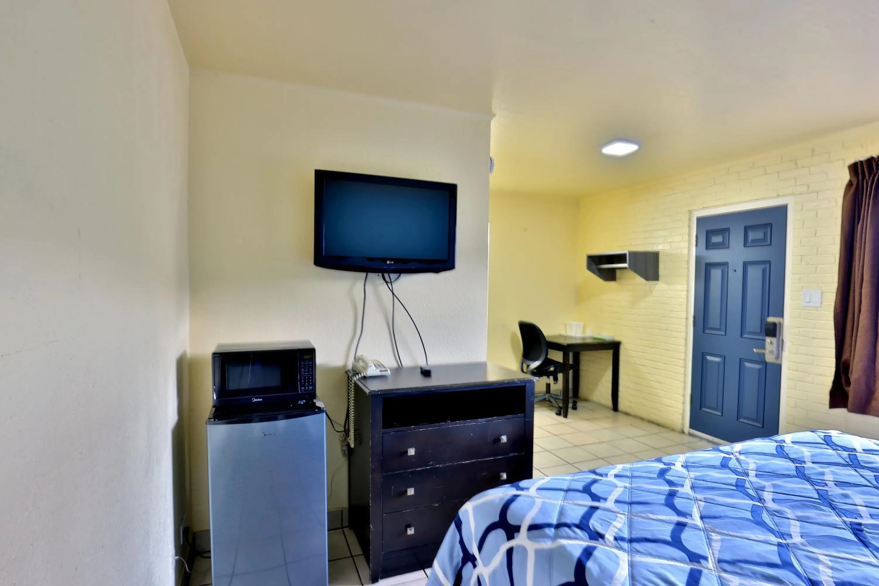 Bed in Americas Best Value Inn San Antonio Airport South