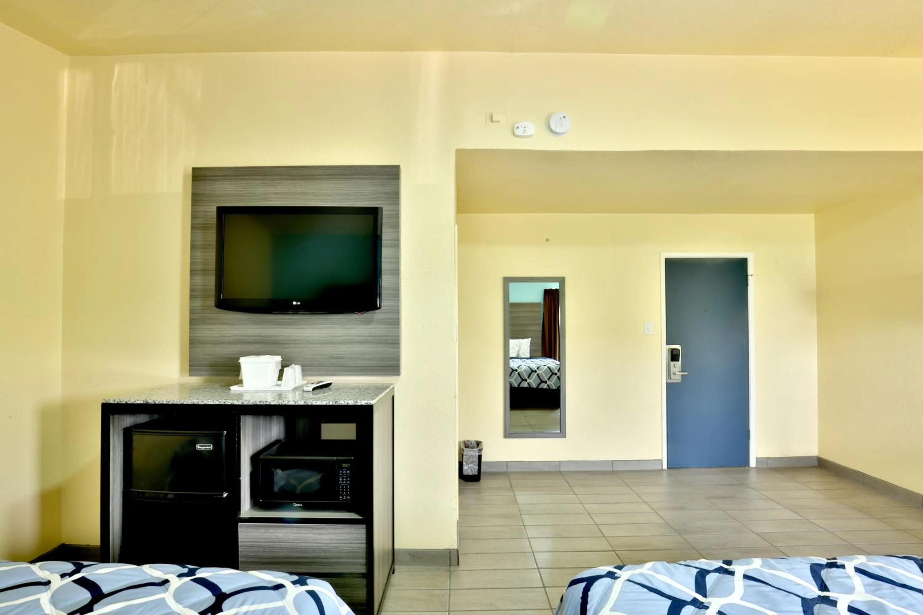 Bed in Americas Best Value Inn San Antonio Airport South