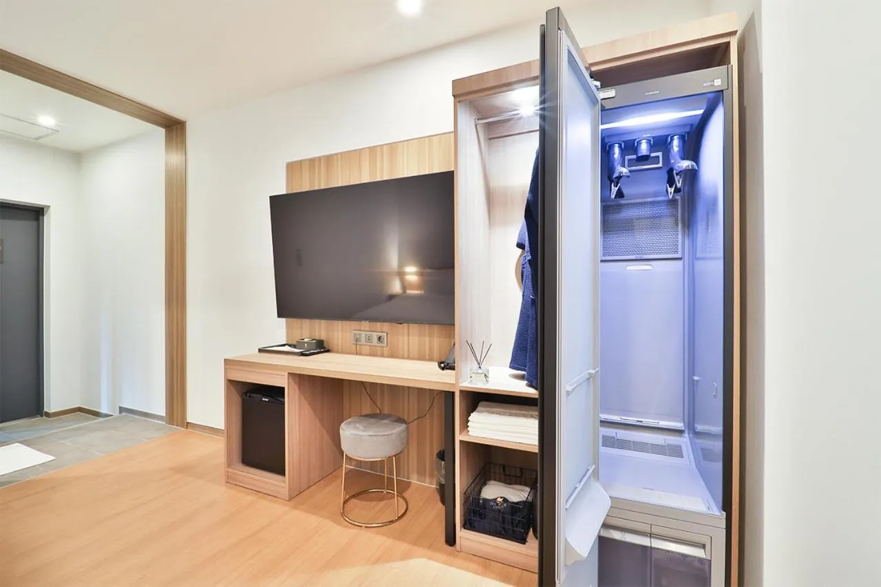 TV and multimedia in The Van Hotel