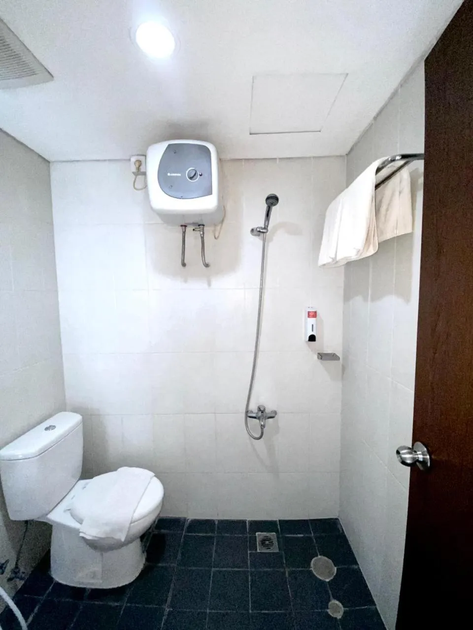 Shower in Skyland City Hotel Jatinangor