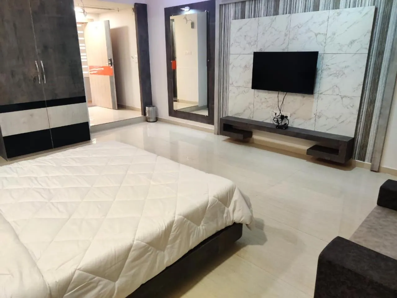 Communal lounge/ TV room in The Grand Takshak Hotel