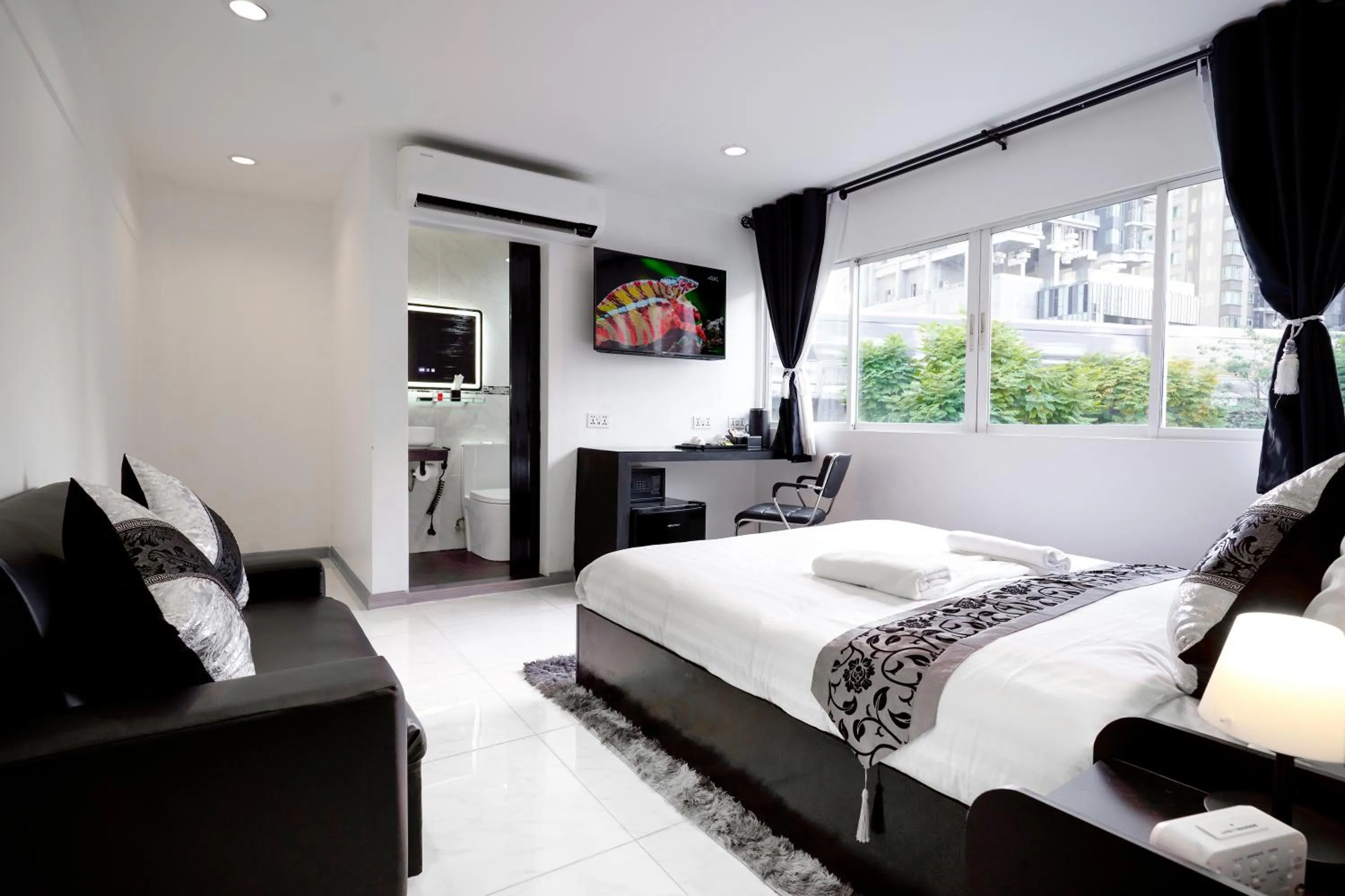 Bed in Thonglor Suites Hotel
