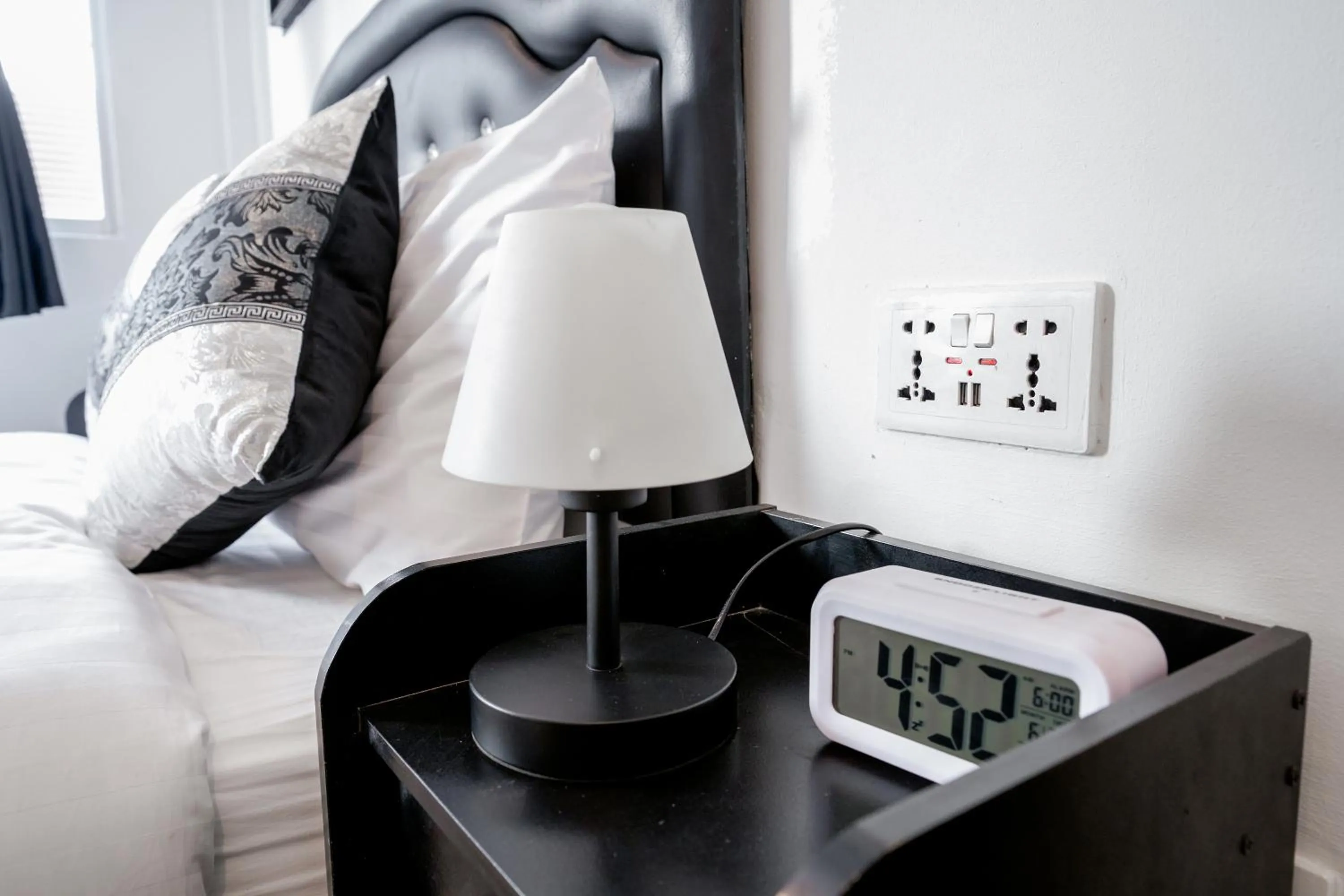 Bedroom, Bed in Thonglor Suites Hotel