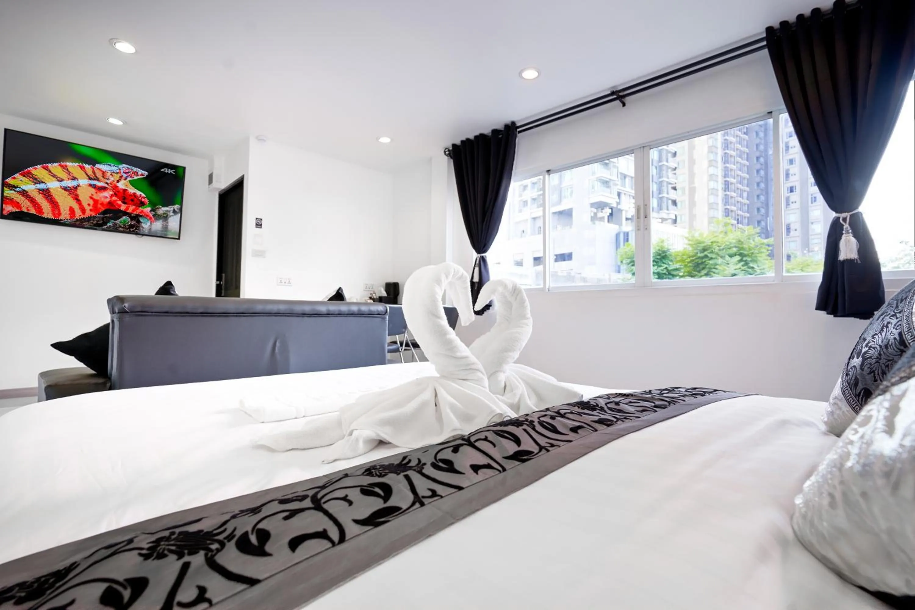 Bed in Thonglor Suites Hotel