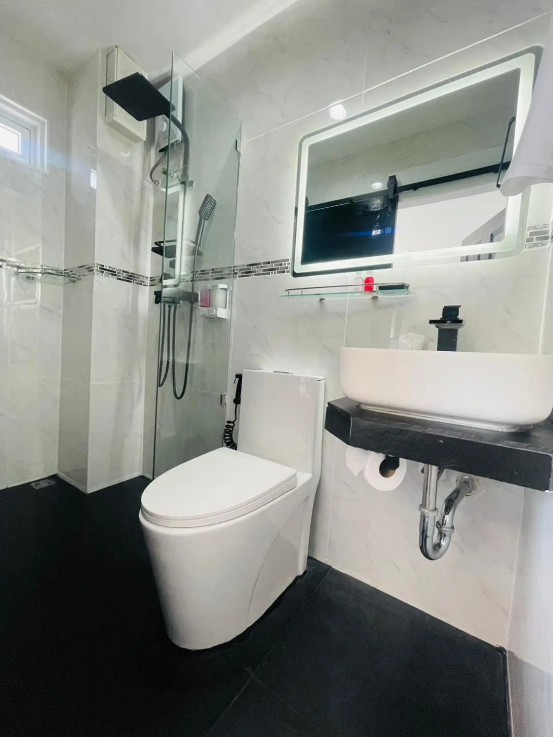 Shower in Thonglor Suites Hotel