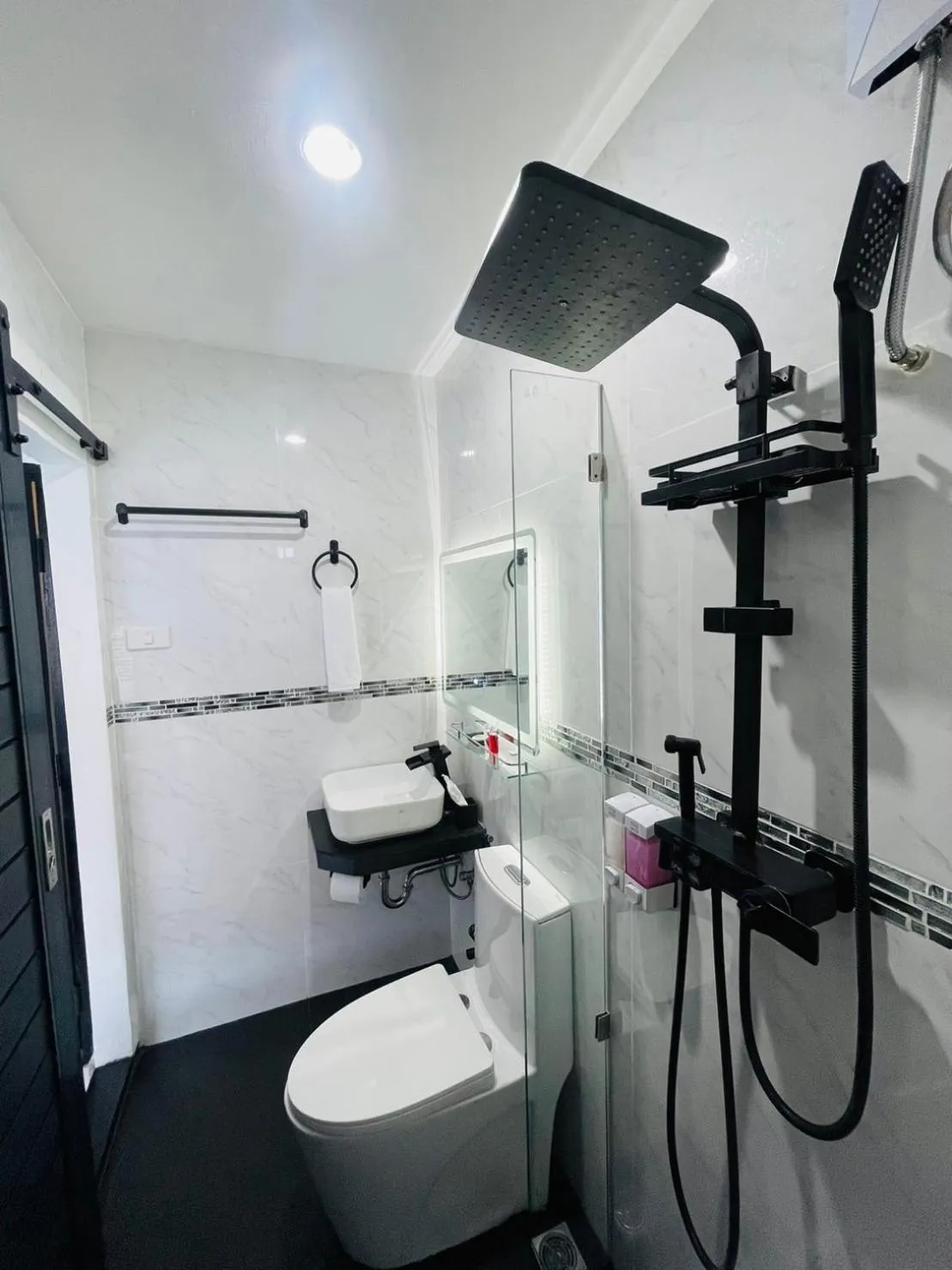 Shower in Thonglor Suites Hotel
