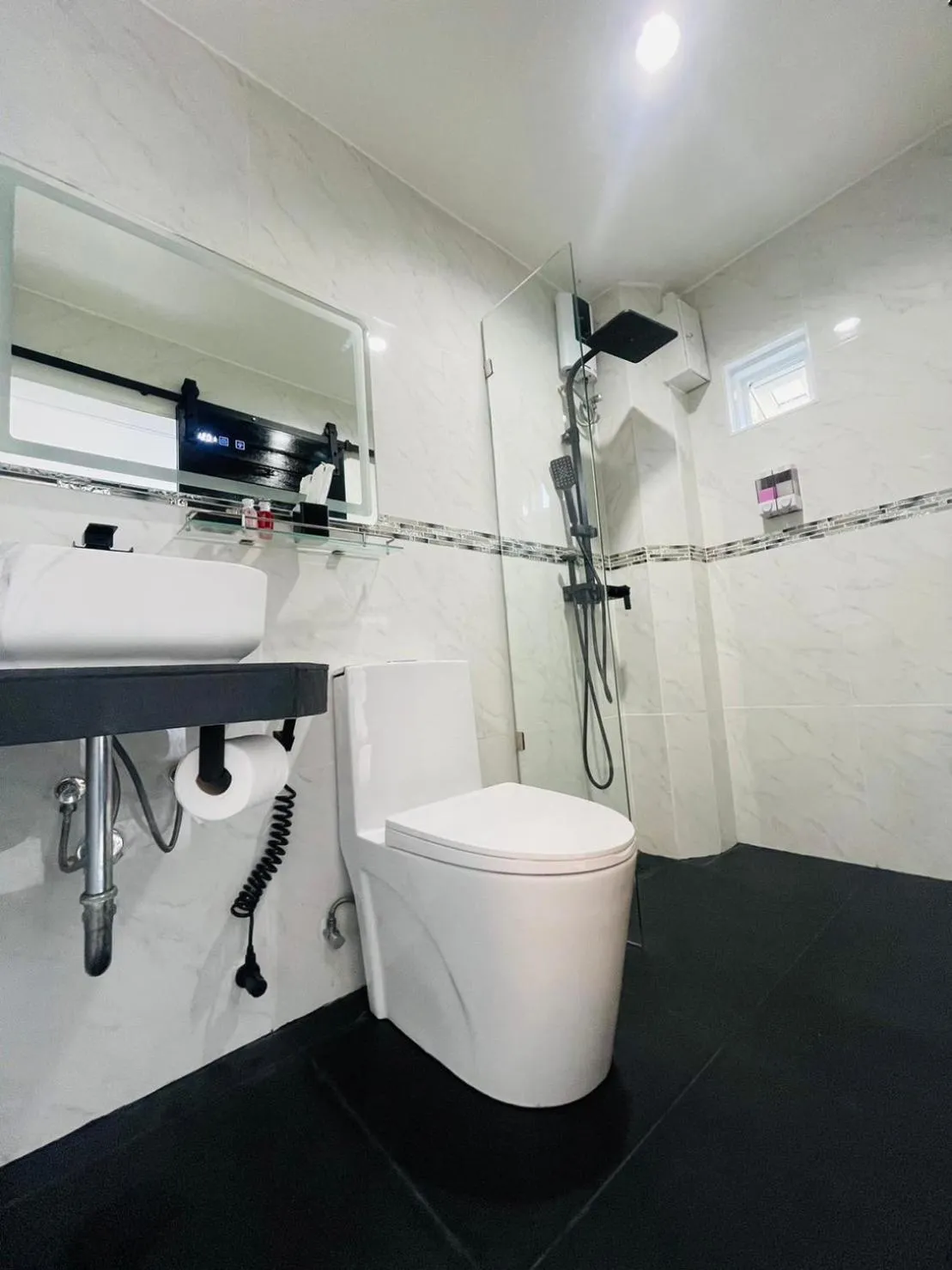 Shower in Thonglor Suites Hotel