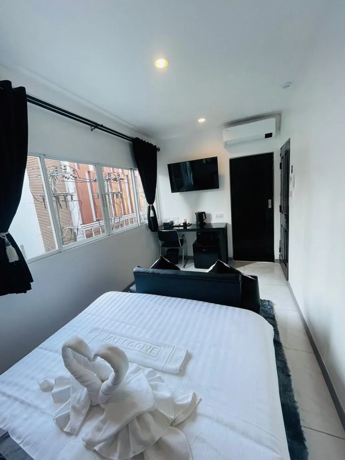 Bed in Thonglor Suites Hotel