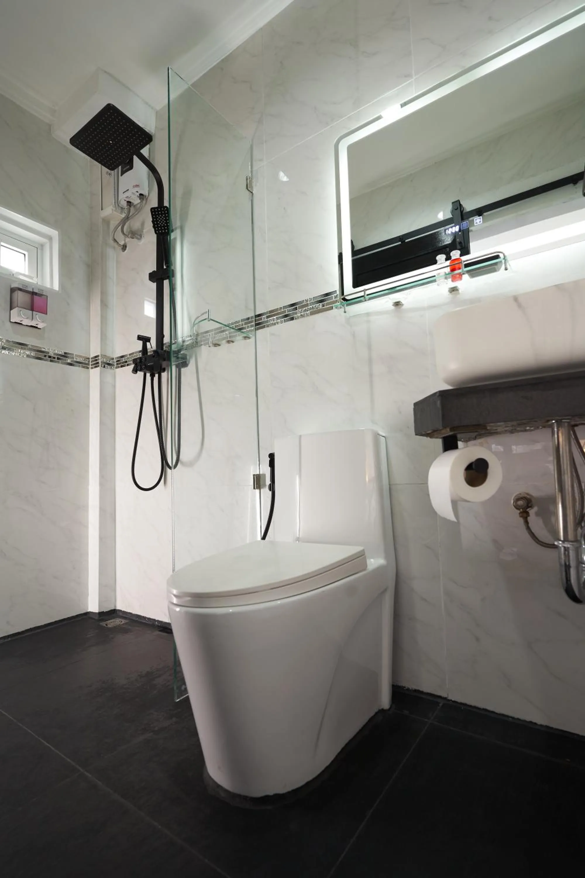 Shower in Thonglor Suites Hotel