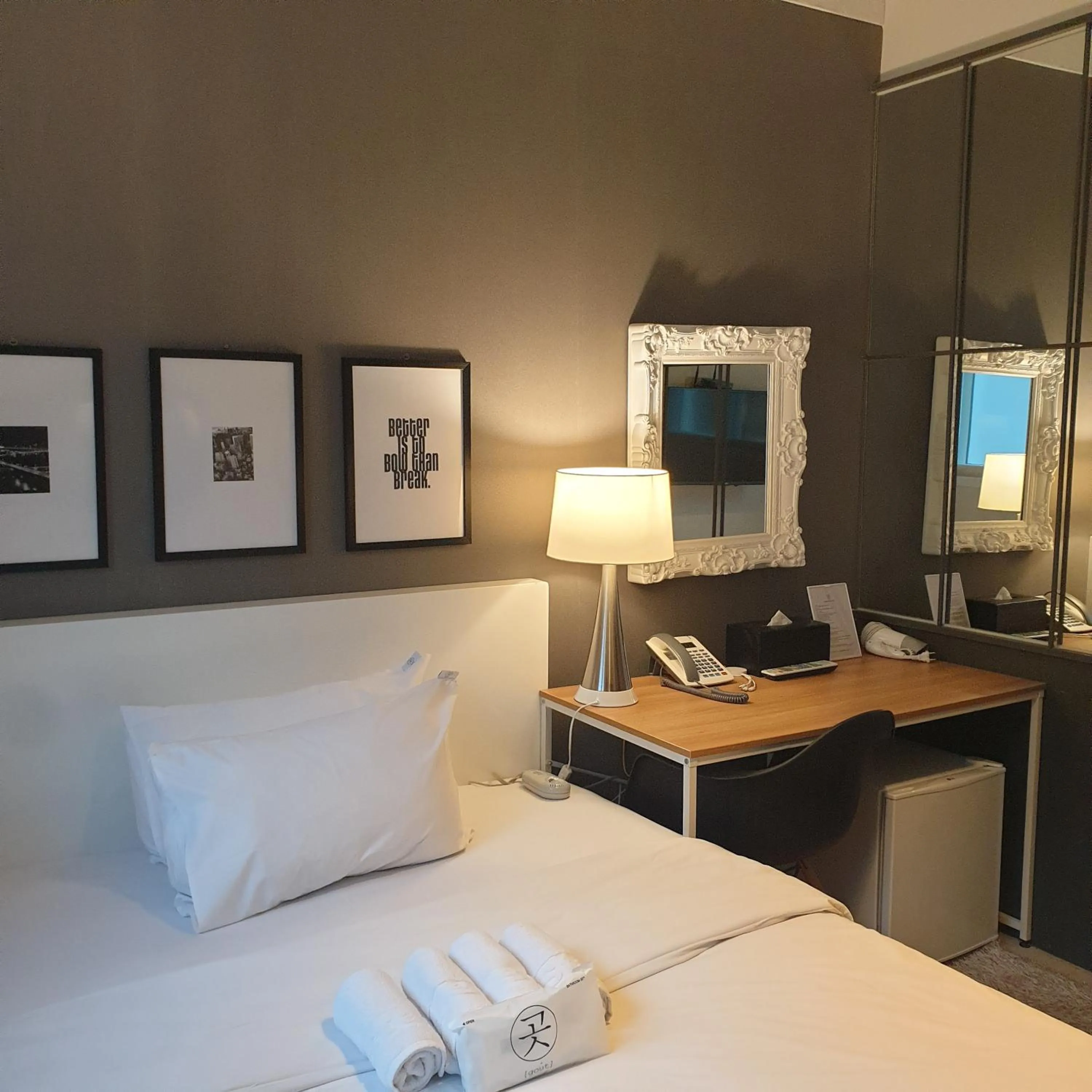 Bedroom, Bed in Gout Stay