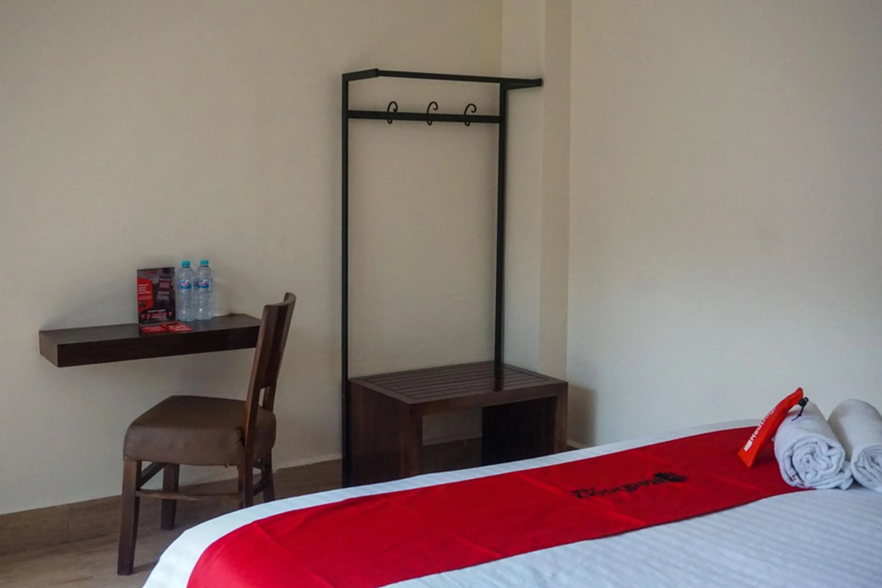 Bedroom in RedDoorz near Londa Toraja