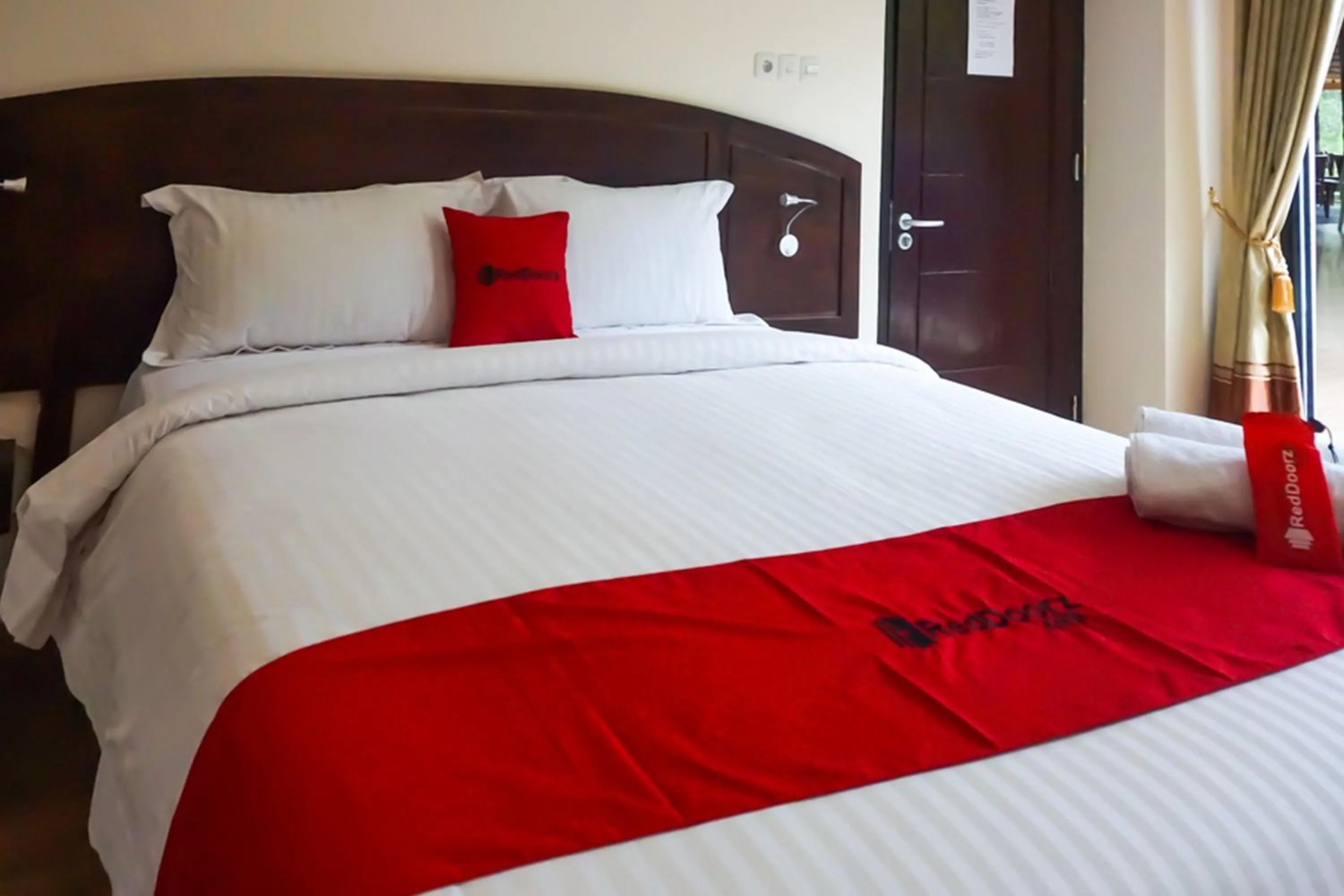 Bedroom in RedDoorz near Londa Toraja