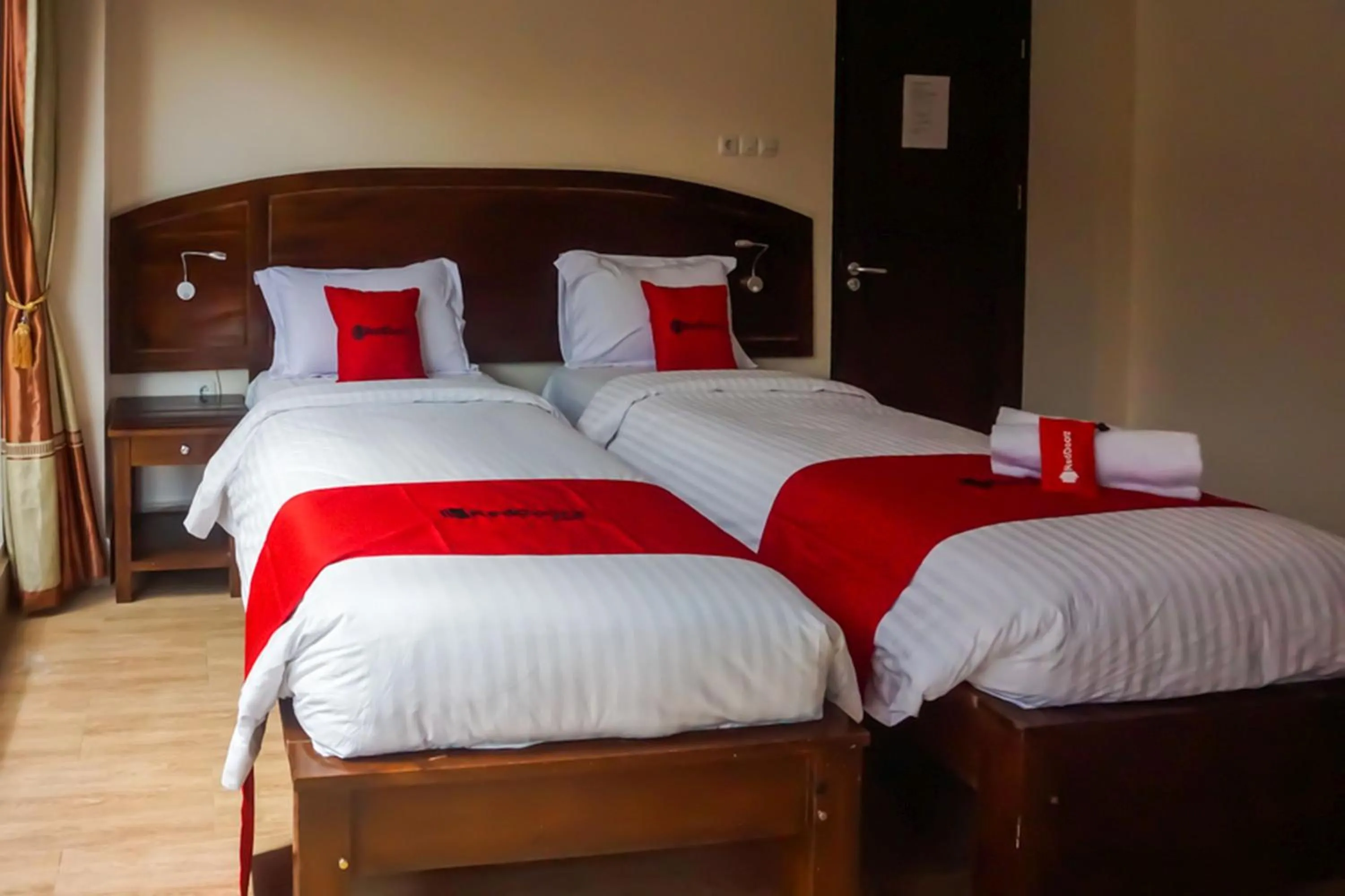 Bedroom in RedDoorz near Londa Toraja