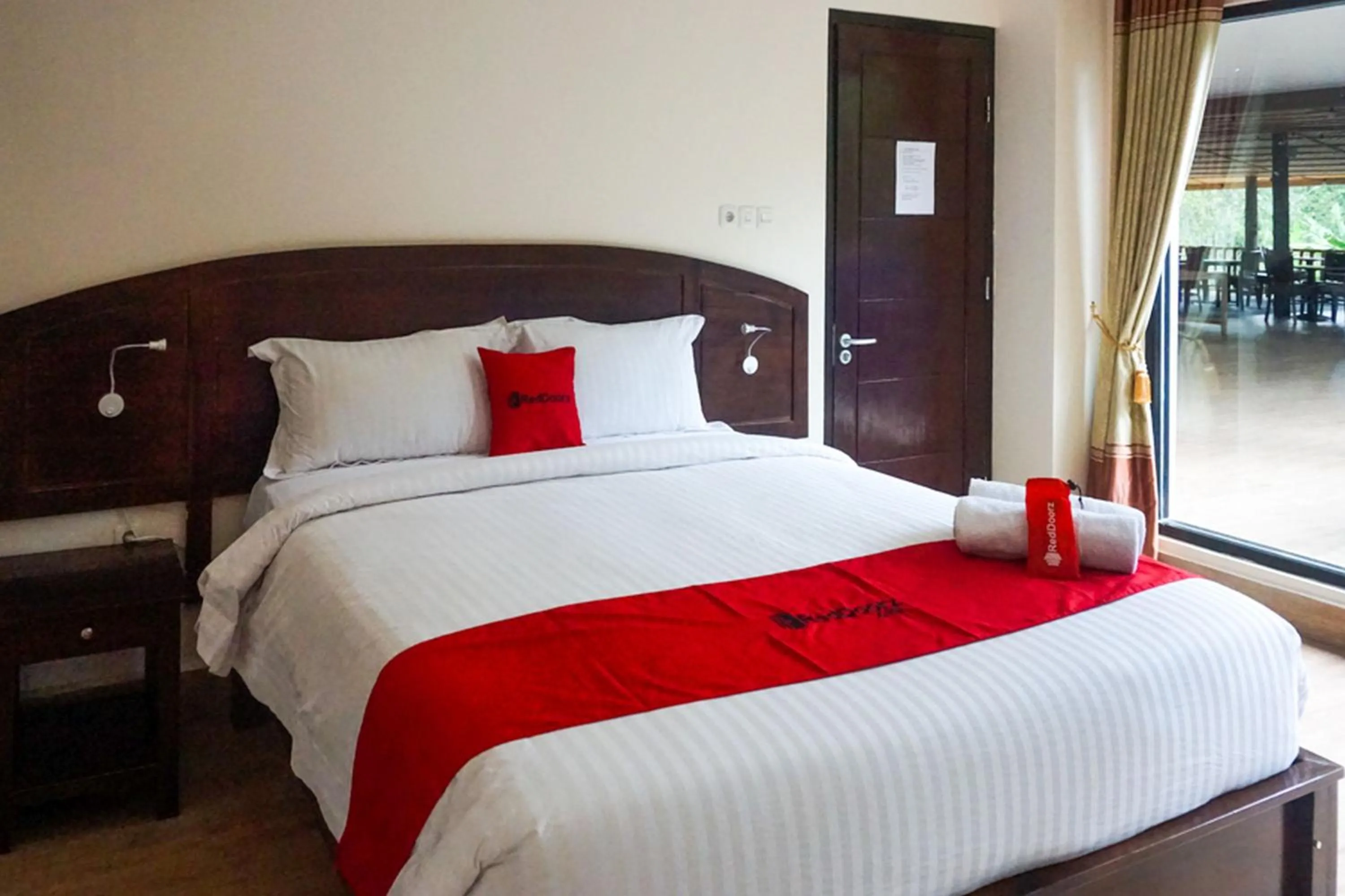 Bedroom in RedDoorz near Londa Toraja