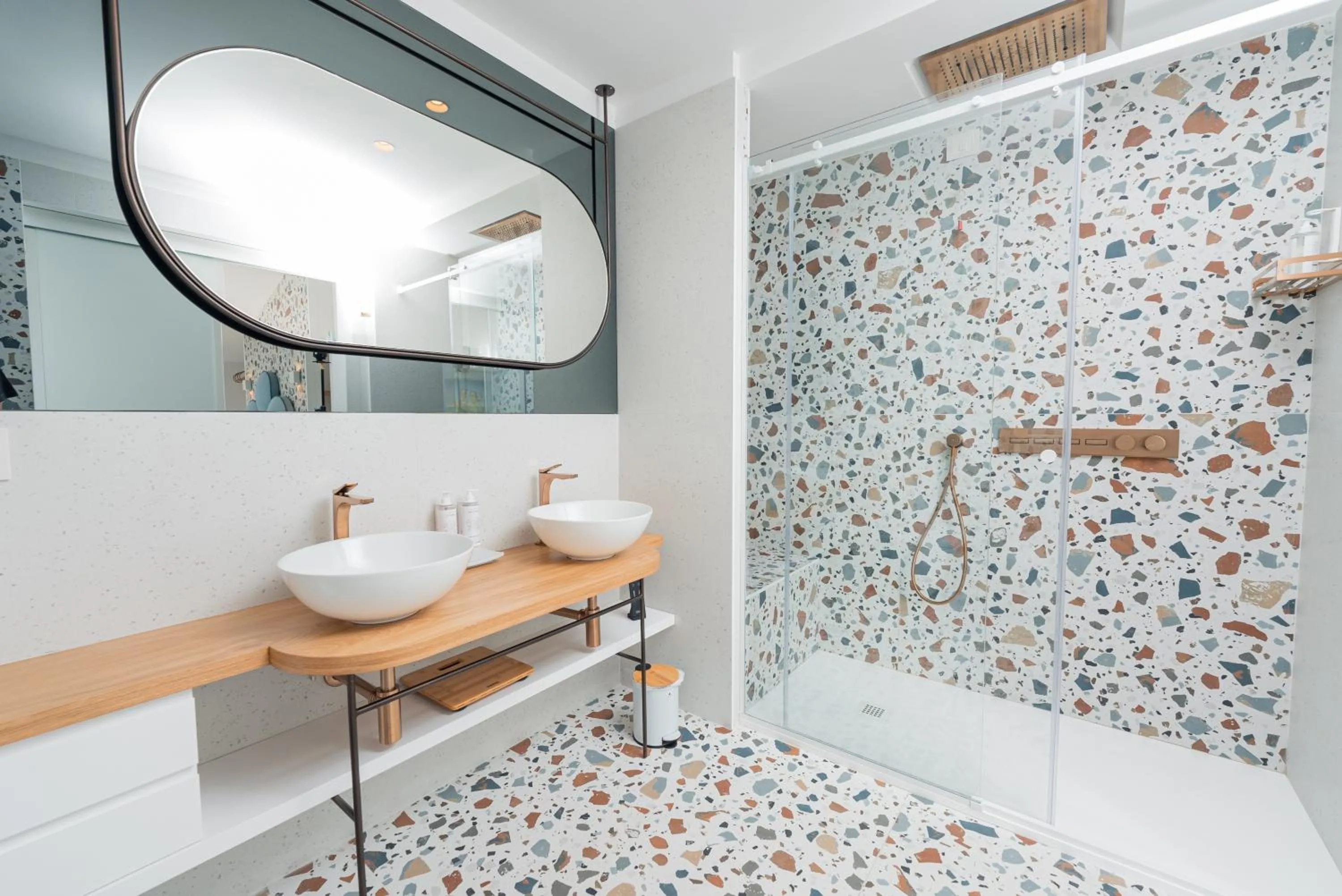 Shower in Albergo Dipinto BaccoFurore