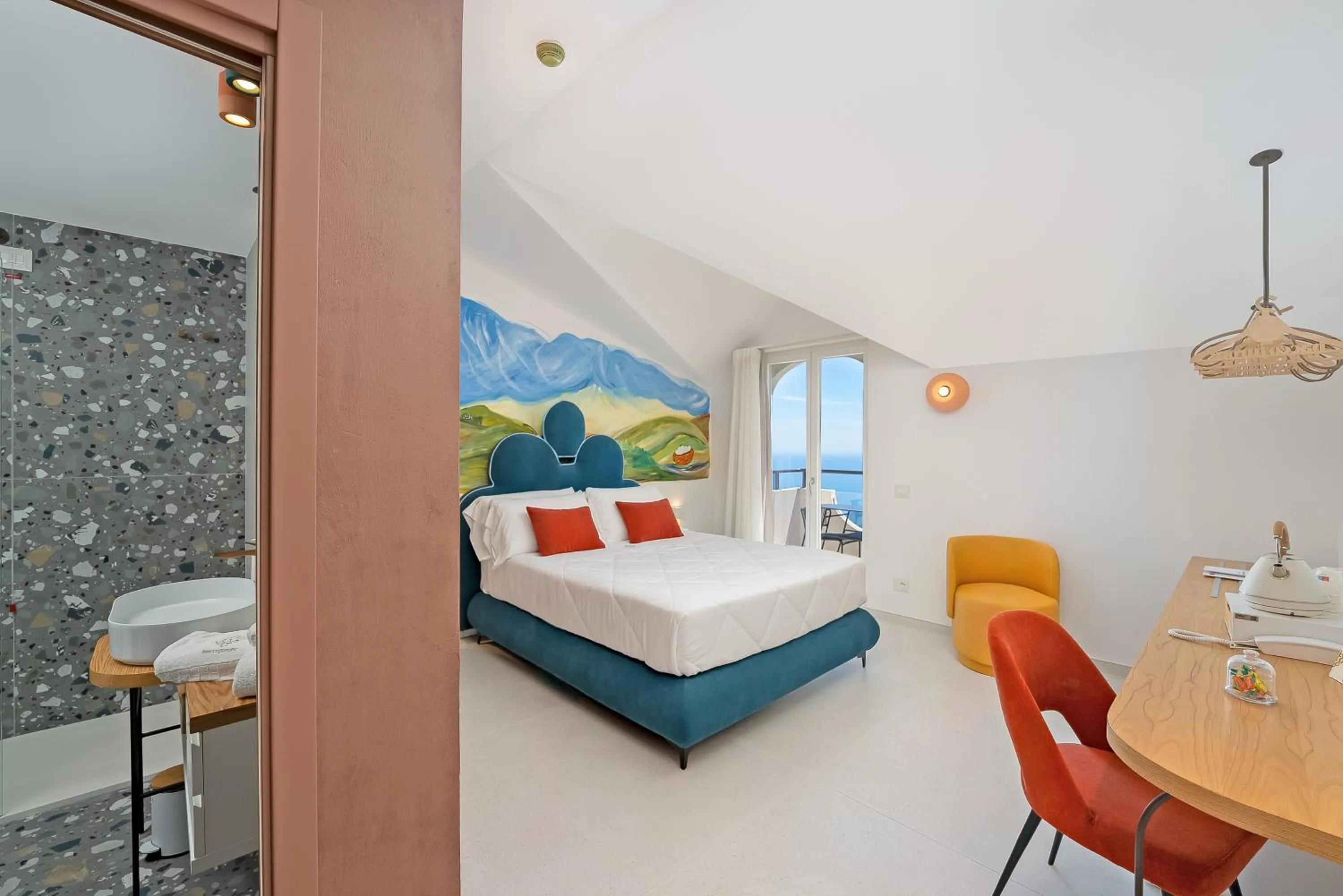 Shower, Bed in Albergo Dipinto BaccoFurore