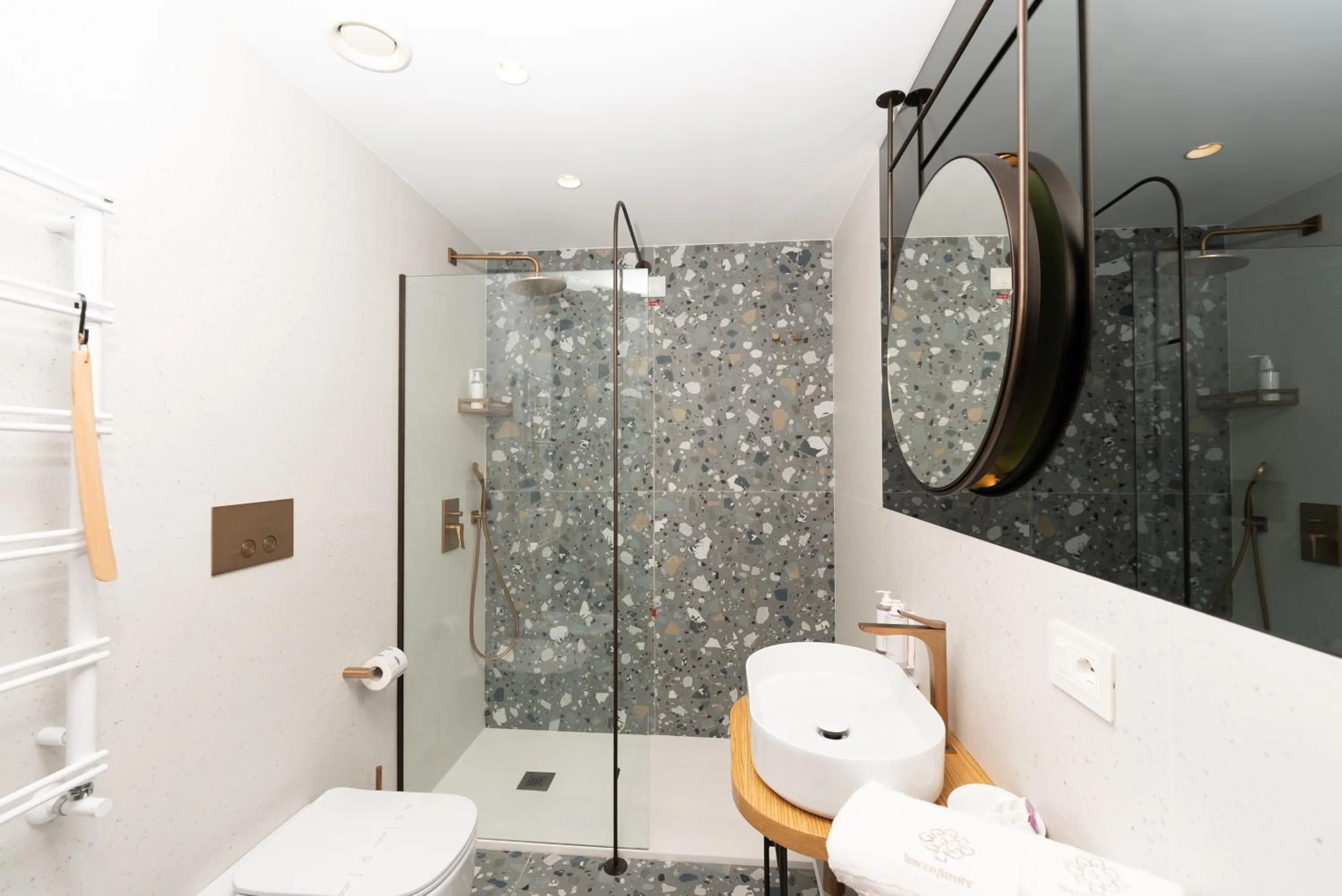 Shower in Albergo Dipinto BaccoFurore