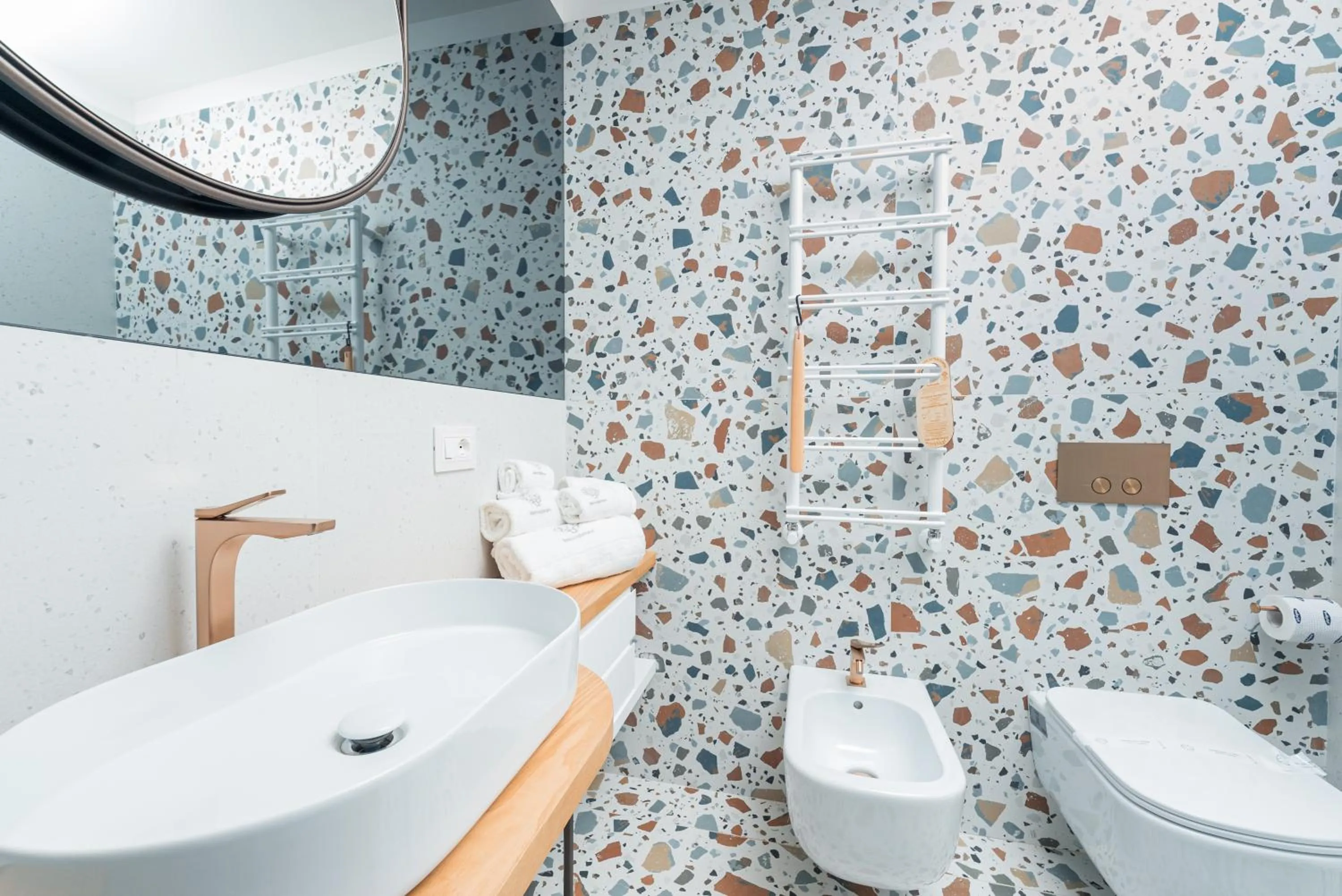 Shower in Albergo Dipinto BaccoFurore