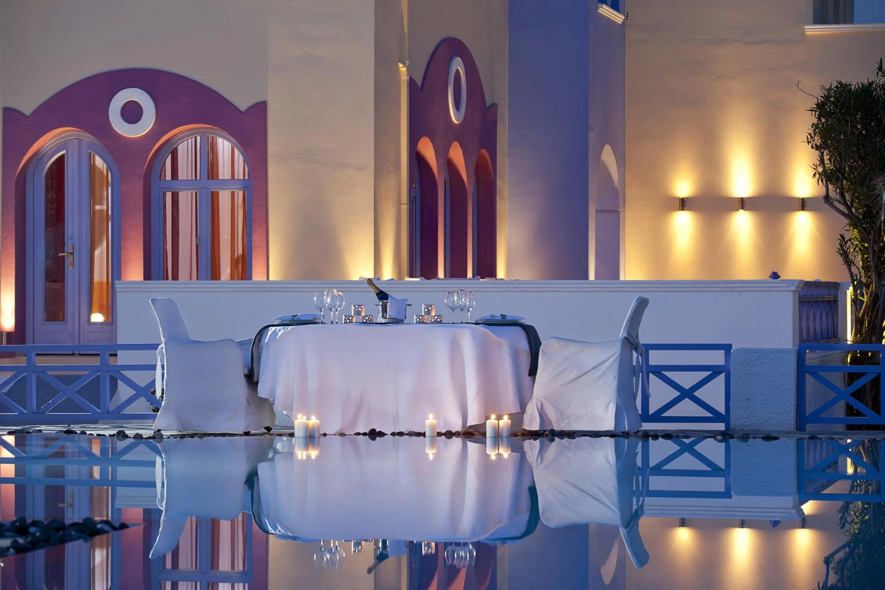 Restaurant/places to eat in Acqua Vatos Santorini Hotel