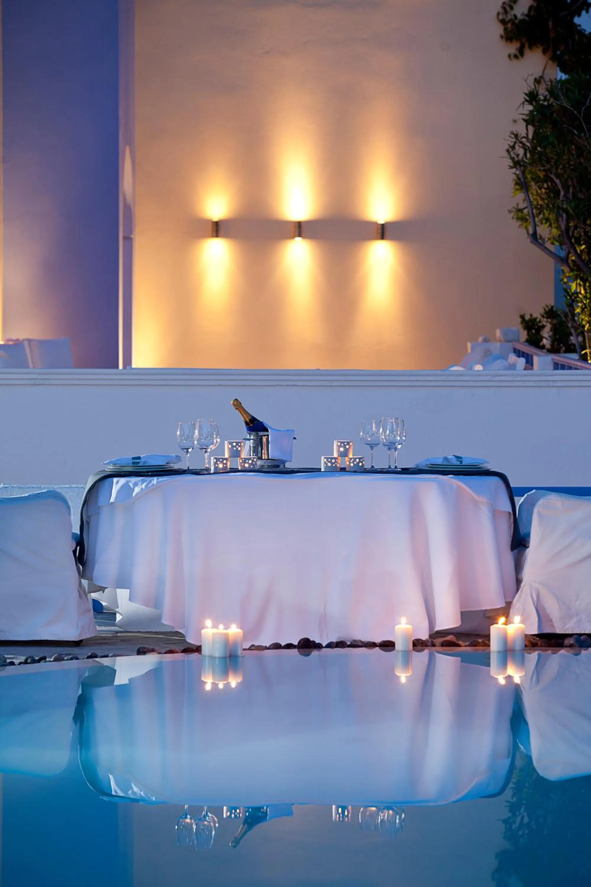 Restaurant/places to eat in Acqua Vatos Santorini Hotel