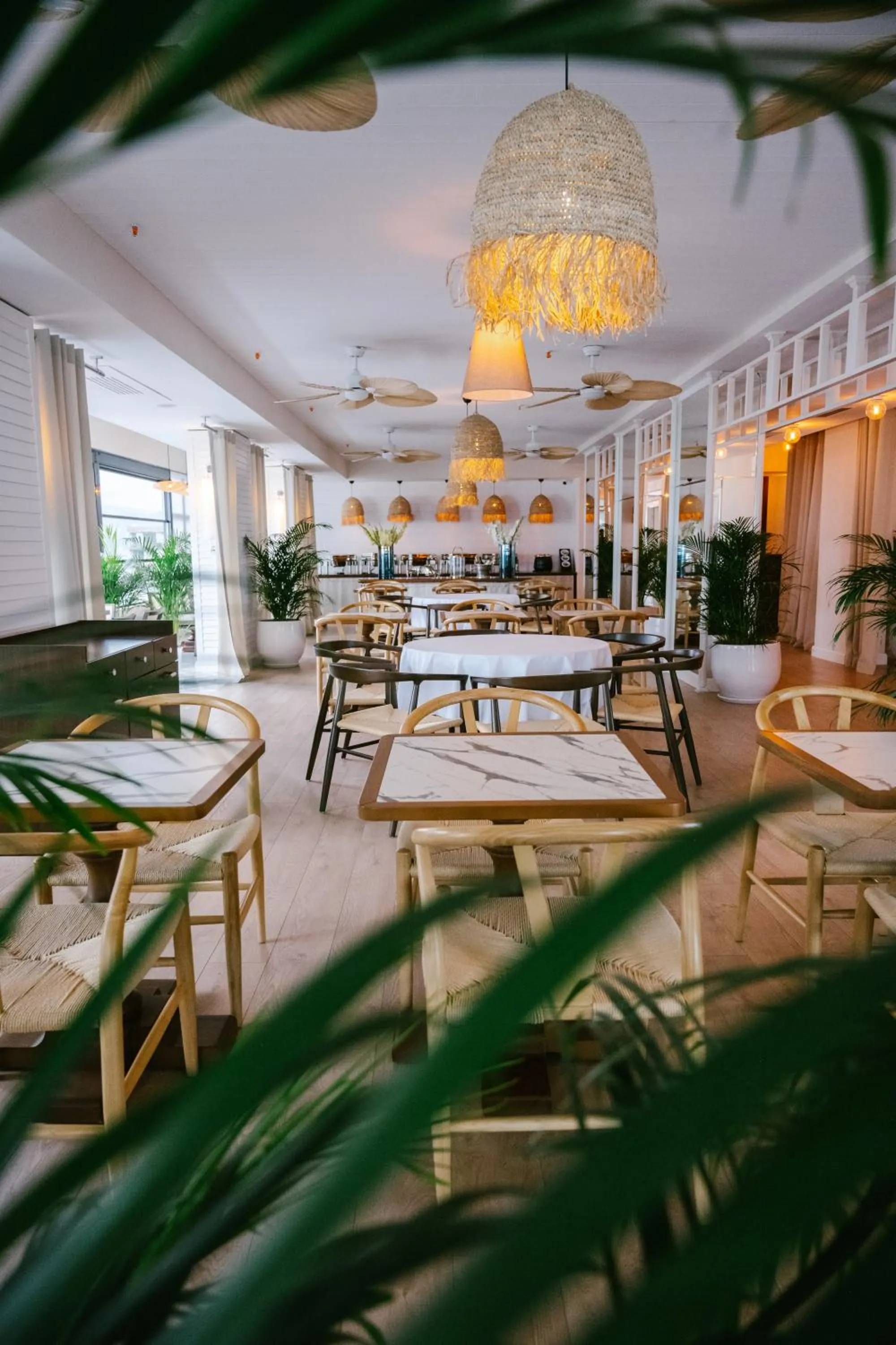 Restaurant/places to eat in The Grandeur Hotel