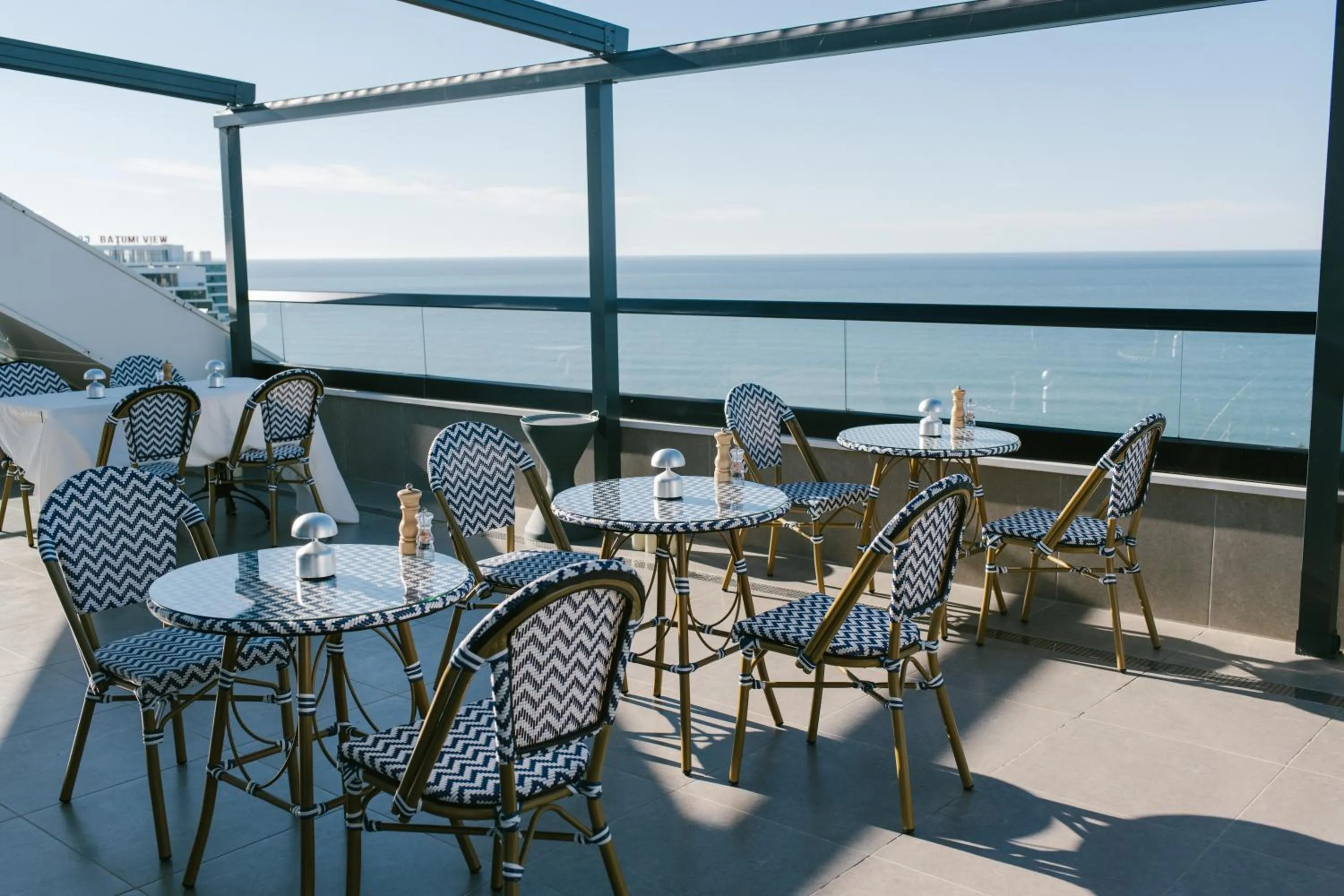 Restaurant/places to eat in The Grandeur Hotel