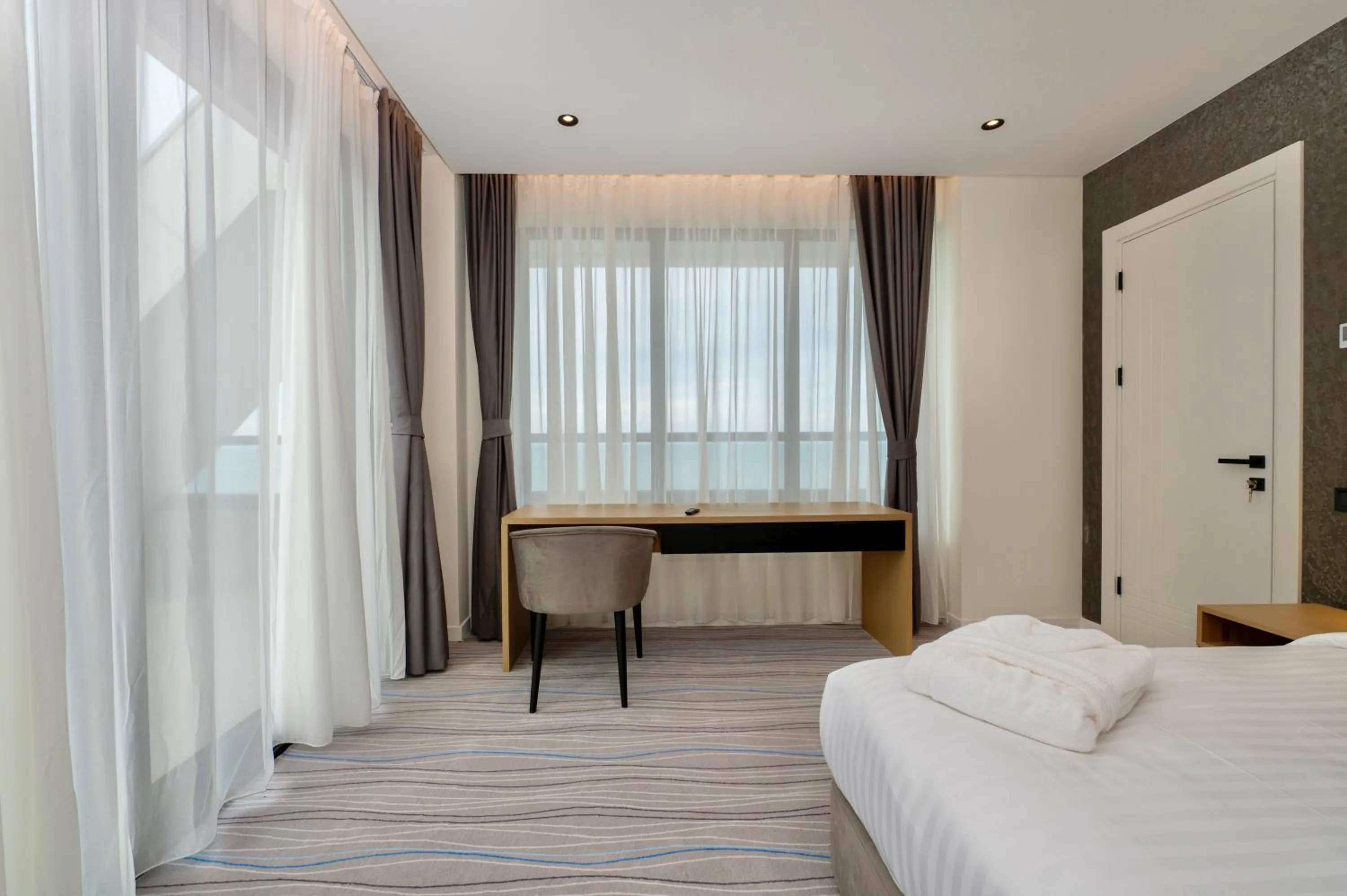 Bedroom, Bed in The Grandeur Hotel