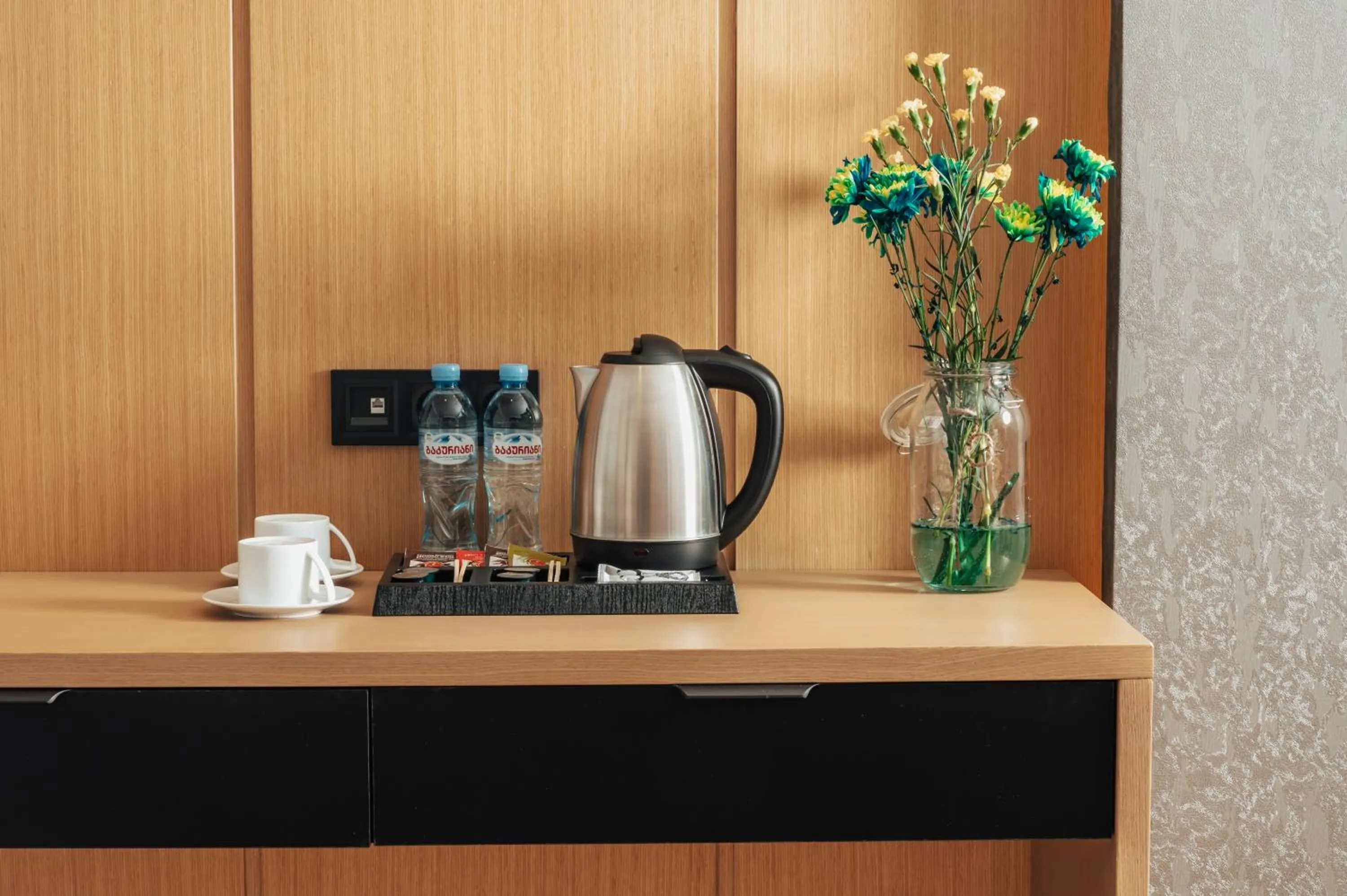 Coffee/tea facilities in The Grandeur Hotel