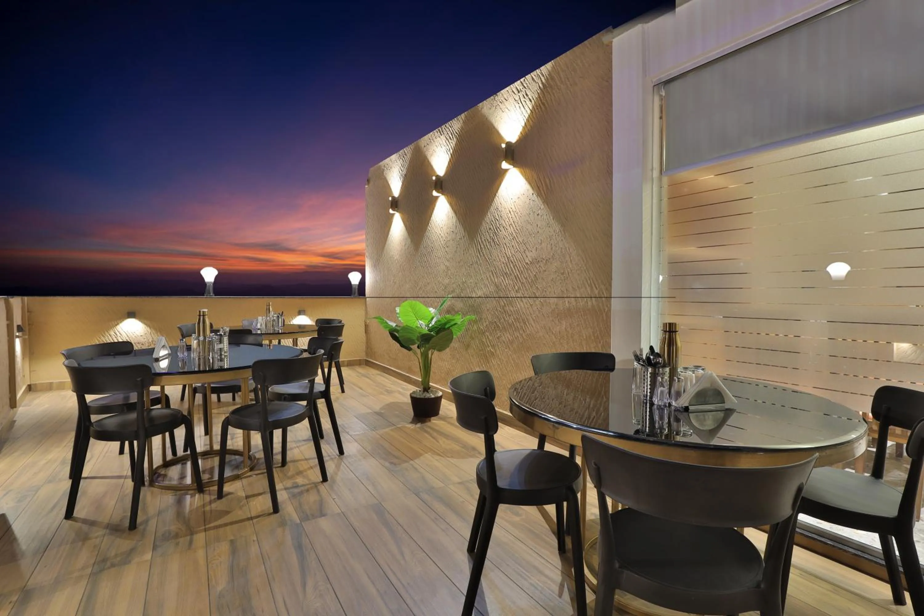 Restaurant/places to eat in HOTEL SURAT